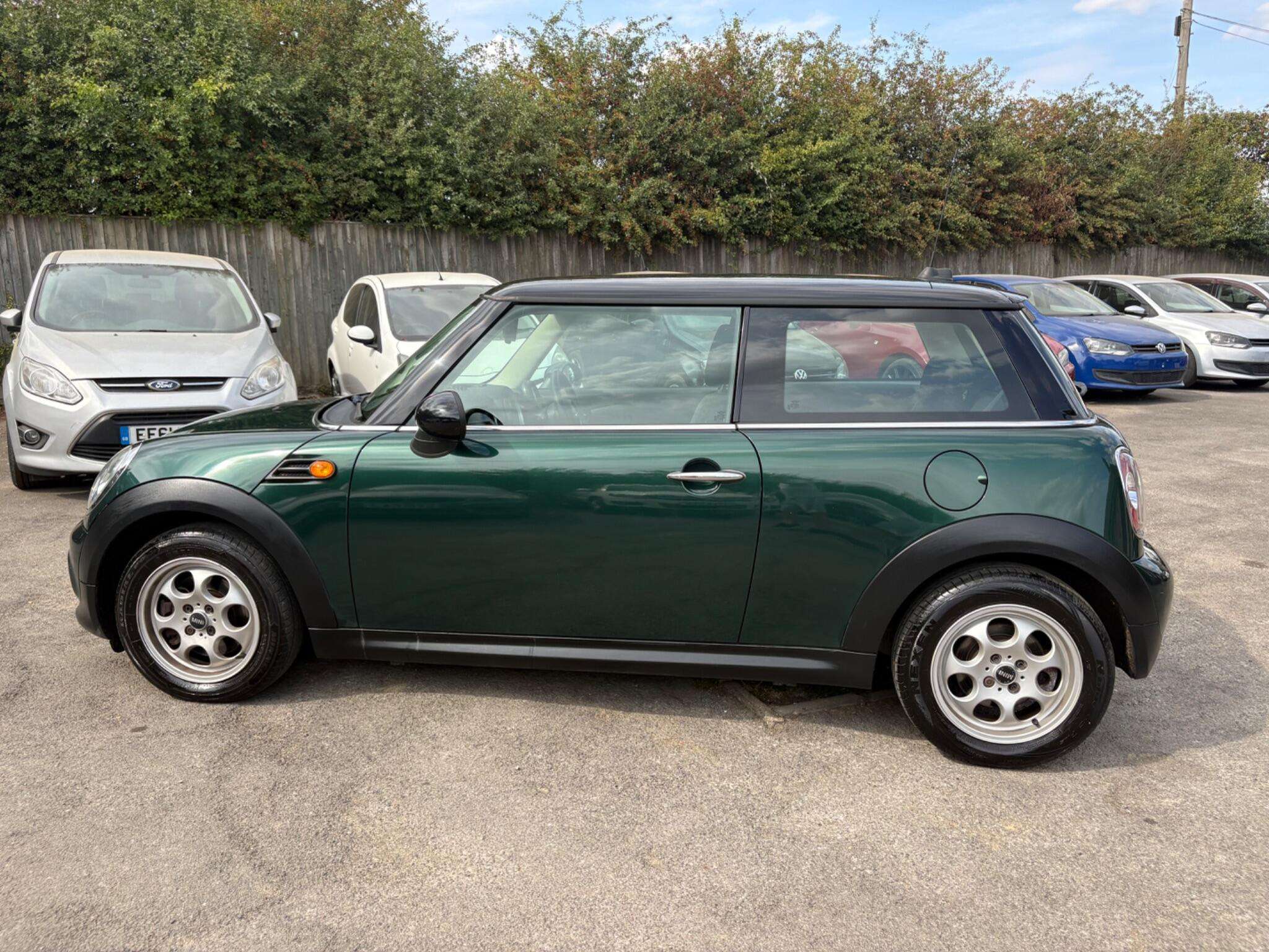 A 2013 MINI HATCH 1.6 Cooper Euro 5 (s/s) 3dr A 2013 MINI HATCH 1.6 Cooper Euro 5 (s/s) 3dr