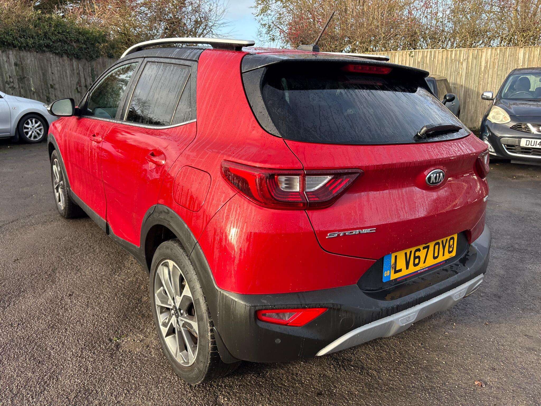 A 2017 KIA STONIC 1.0 T-GDi First Edition Euro 6 (s/s) 5dr A 2017 KIA STONIC 1.0 T-GDi First Edition Euro 6 (s/s) 5dr