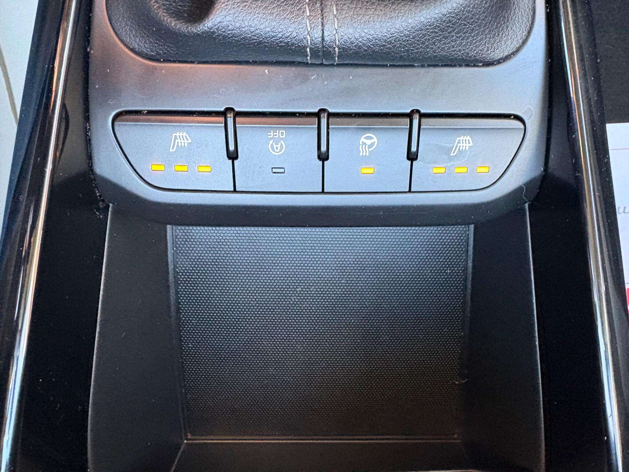 2017 KIA STONIC 2017 KIA STONIC