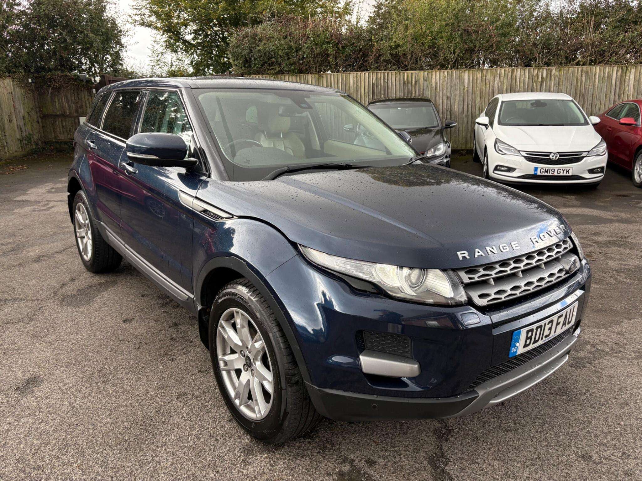 A 2013 LAND ROVER RANGE ROVER EVOQUE 2.2 SD4 Pure Auto 4WD Euro 5 5dr A 2013 LAND ROVER RANGE ROVER EVOQUE 2.2 SD4 Pure Auto 4WD Euro 5 5dr