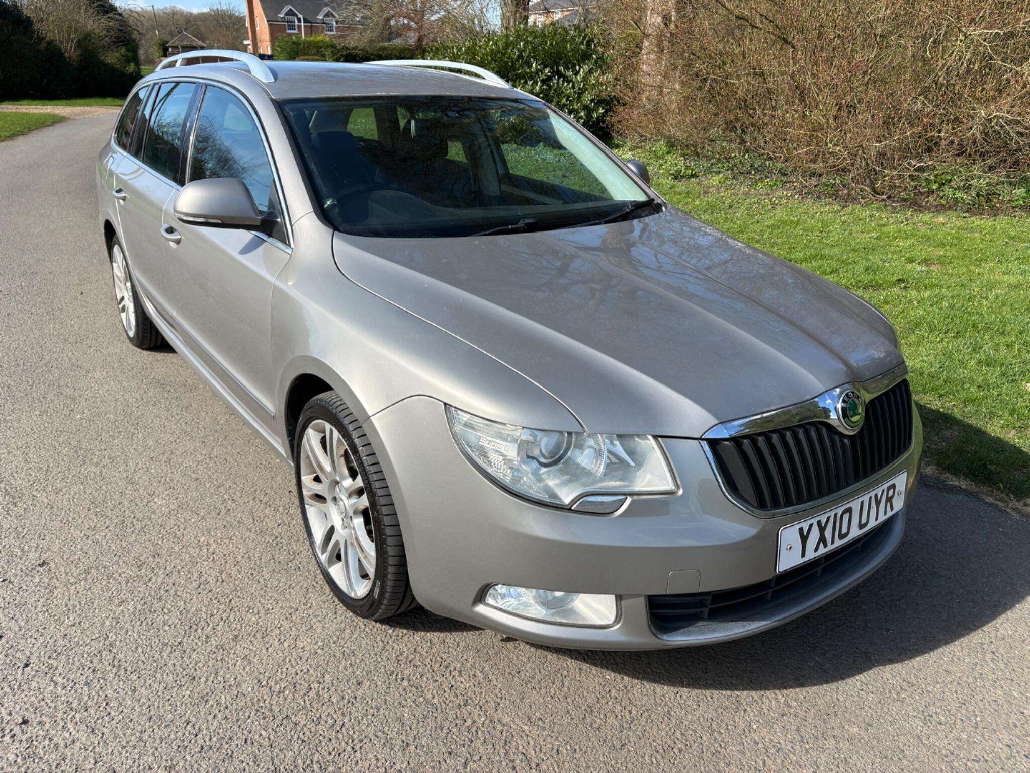A 2010 SKODA SUPERB 2.0 TDI Elegance Euro 5 5dr A 2010 SKODA SUPERB 2.0 TDI Elegance Euro 5 5dr