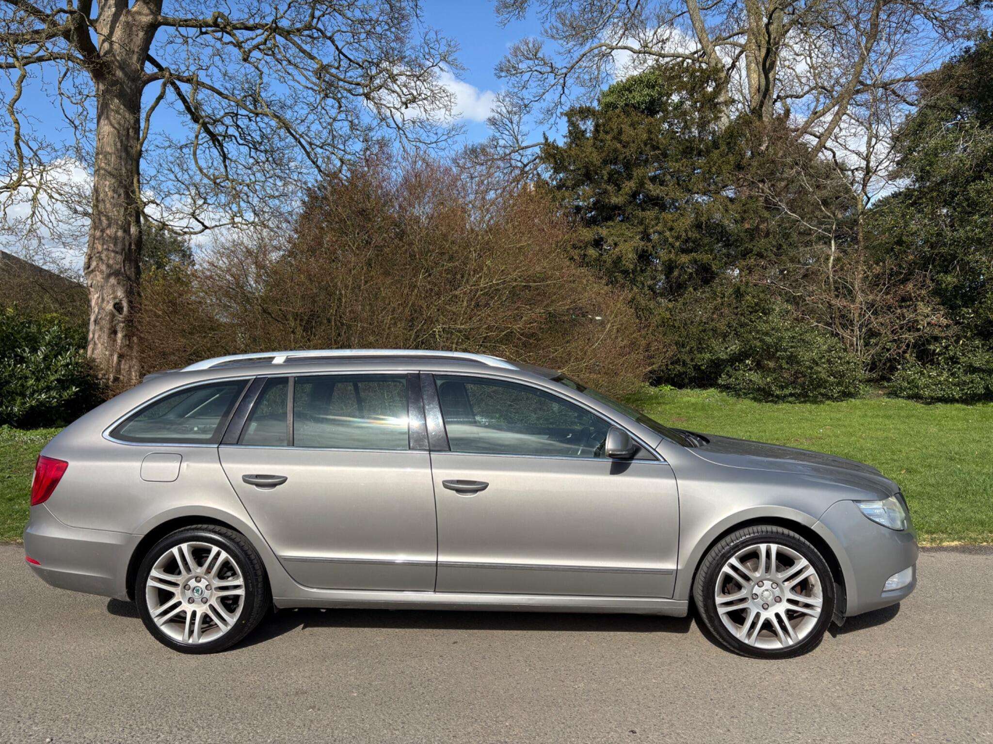 A 2010 SKODA SUPERB 2.0 TDI Elegance Euro 5 5dr A 2010 SKODA SUPERB 2.0 TDI Elegance Euro 5 5dr