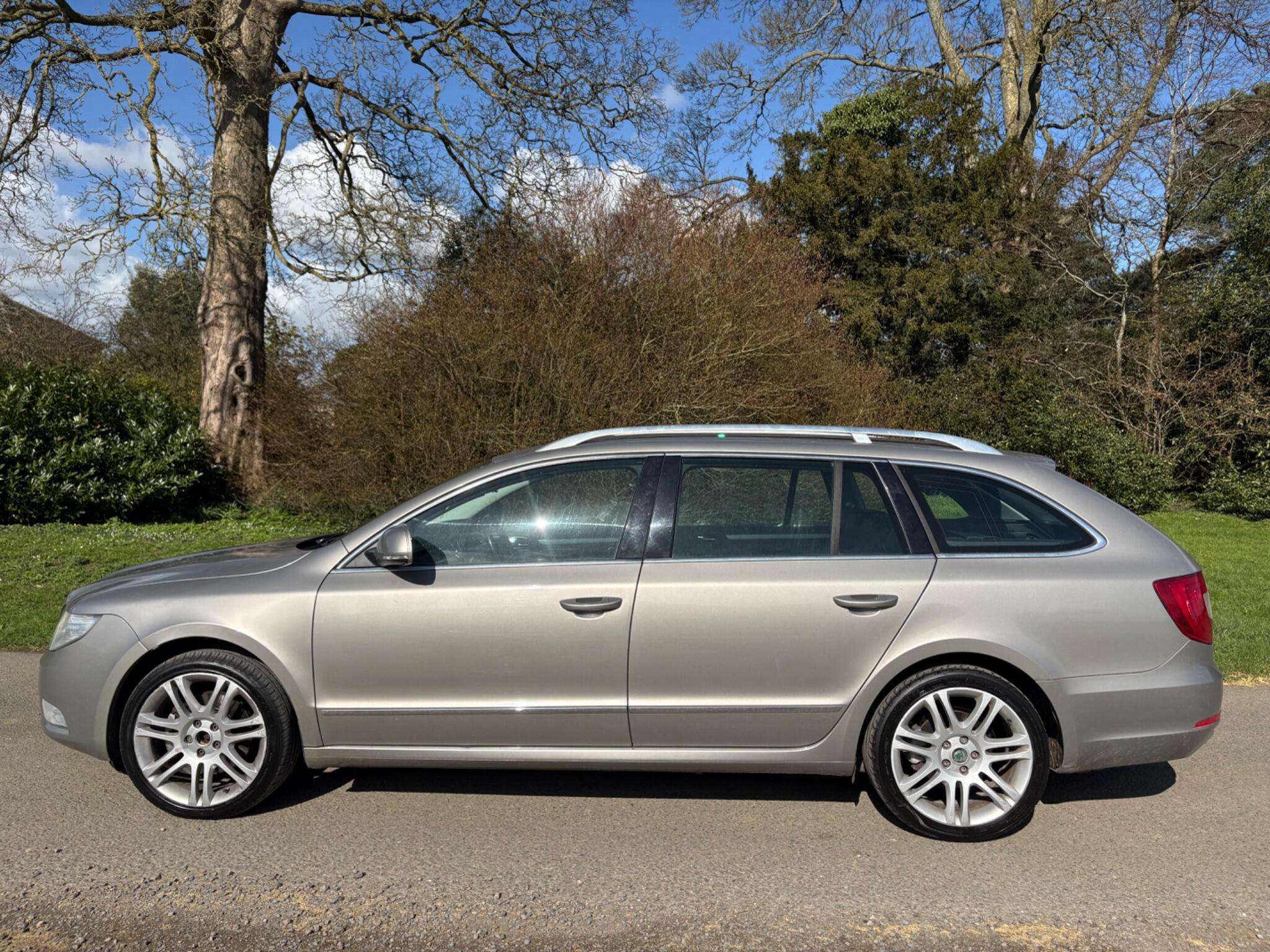 A 2010 SKODA SUPERB 2.0 TDI Elegance Euro 5 5dr A 2010 SKODA SUPERB 2.0 TDI Elegance Euro 5 5dr