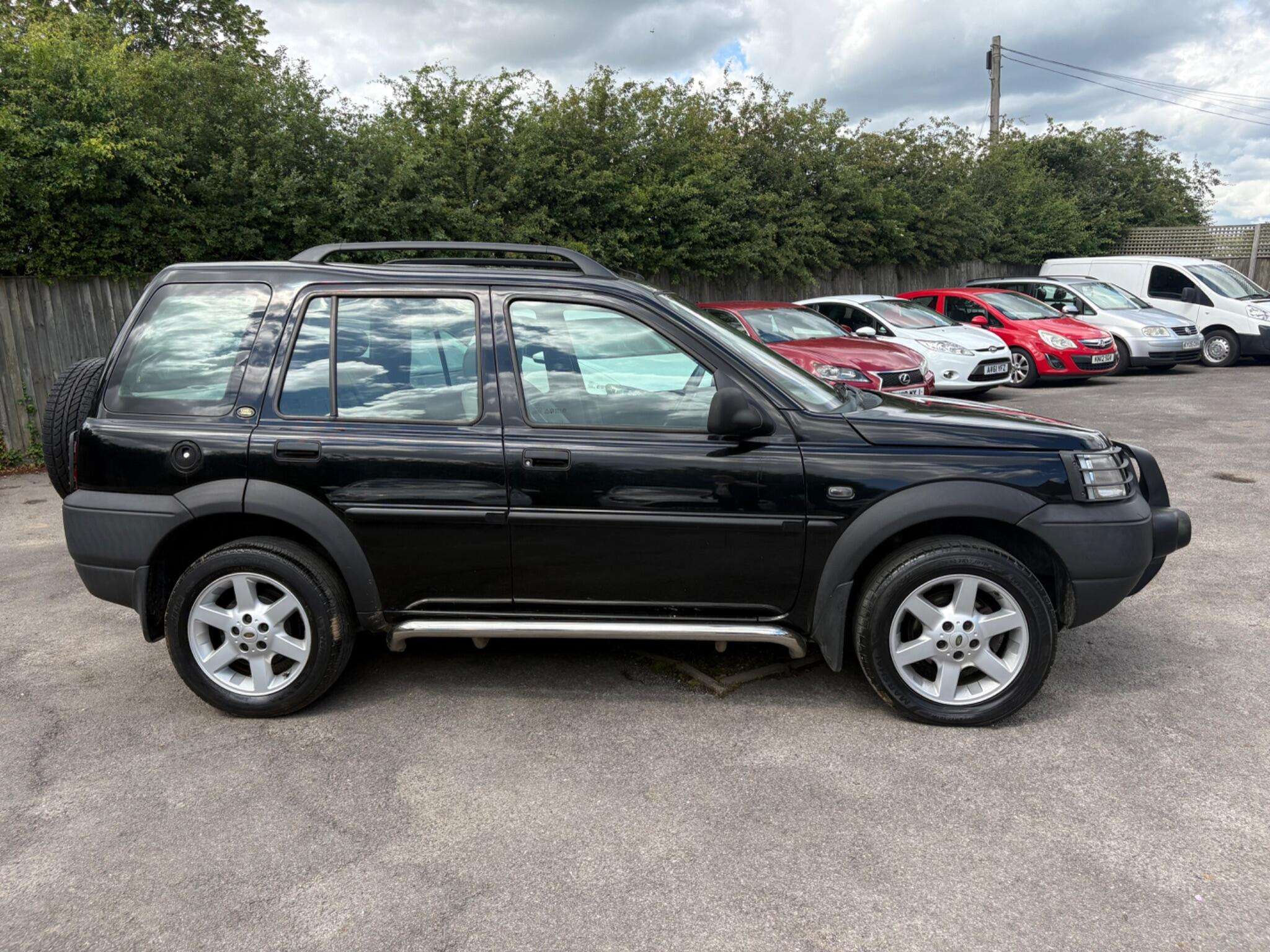 A 2002 LAND ROVER FREELANDER 2.0 TD4 ES Station Wagon 5dr A 2002 LAND ROVER FREELANDER 2.0 TD4 ES Station Wagon 5dr