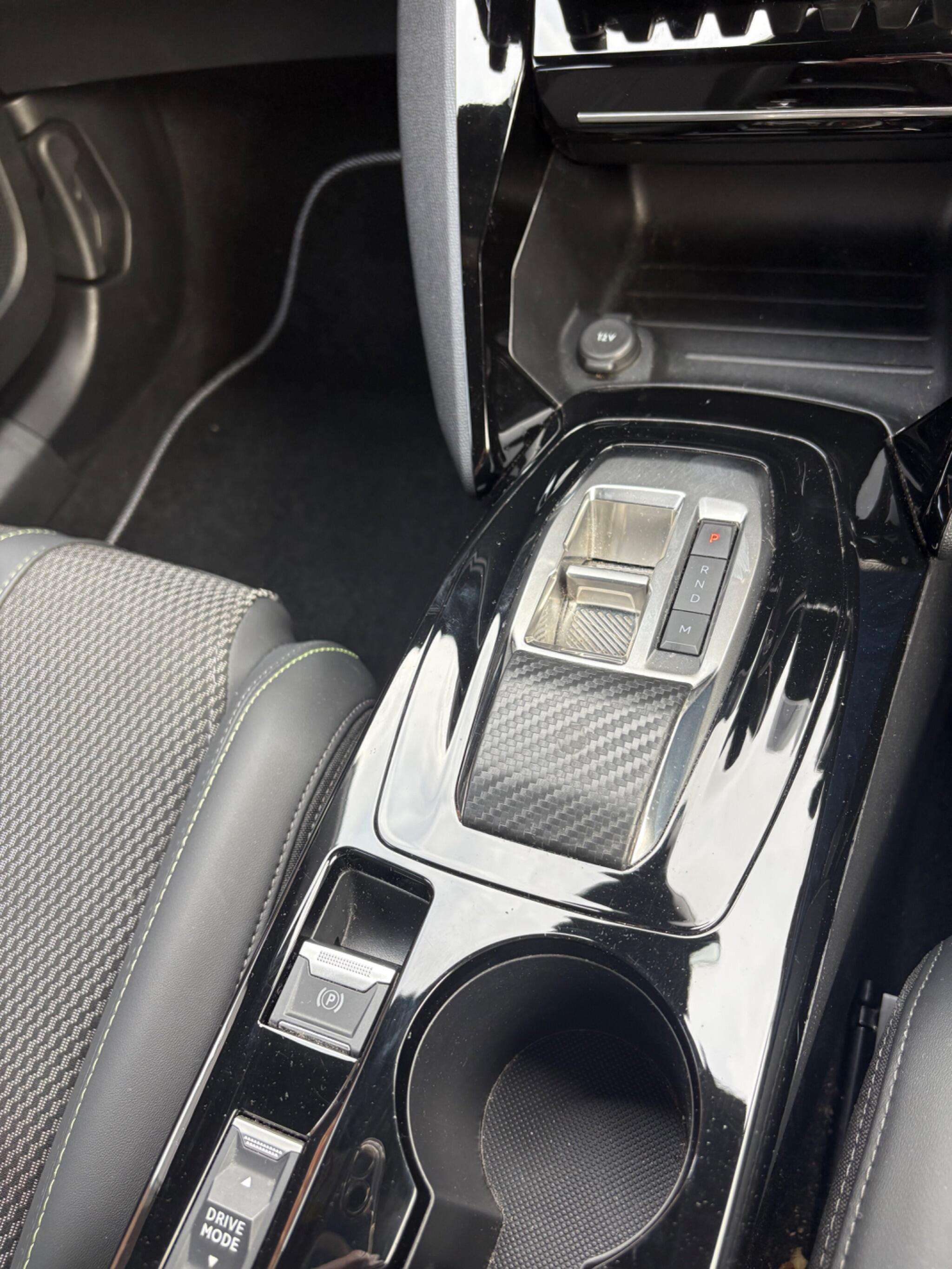 2024 PEUGEOT 2008 2024 PEUGEOT 2008