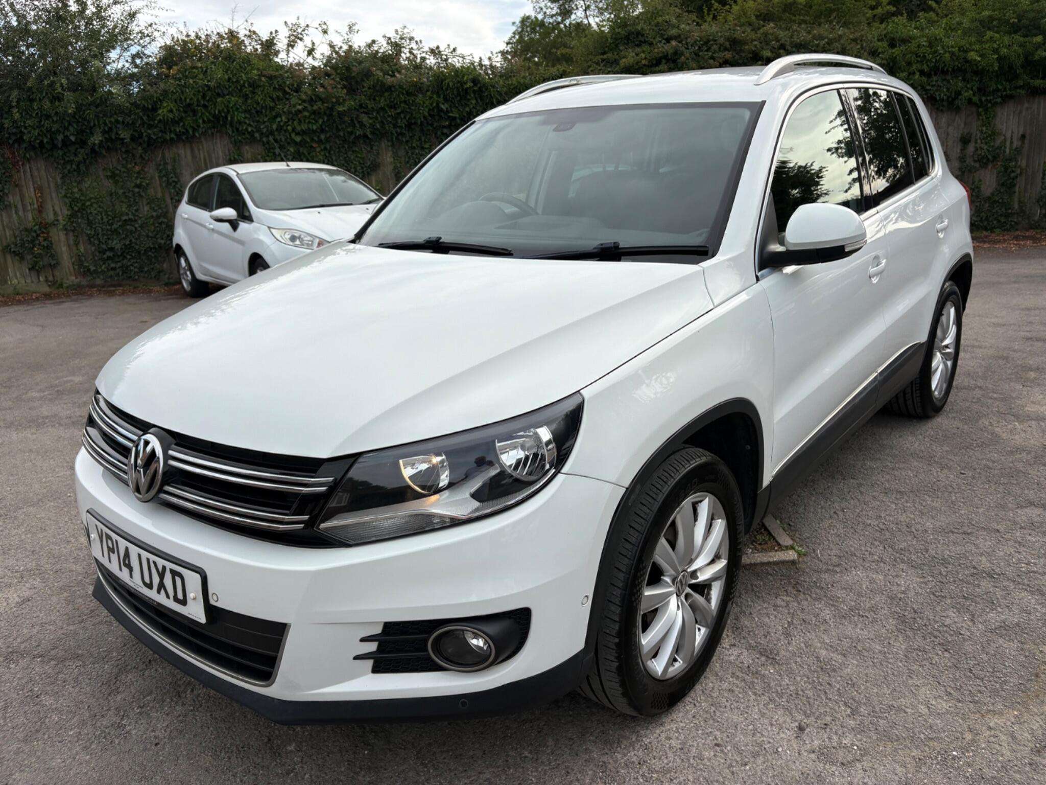 A 2014 VOLKSWAGEN TIGUAN 2.0 TDI BlueMotion Tech Match 4WD Euro 5 (s/s) 5dr A 2014 VOLKSWAGEN TIGUAN 2.0 TDI BlueMotion Tech Match 4WD Euro 5 (s/s) 5dr