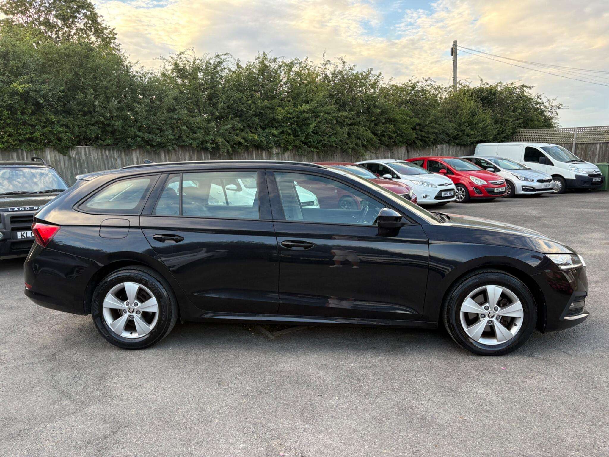 A 2021 SKODA OCTAVIA 1.0 TSI SE First Edition Euro 6 (s/s) 5dr A 2021 SKODA OCTAVIA 1.0 TSI SE First Edition Euro 6 (s/s) 5dr