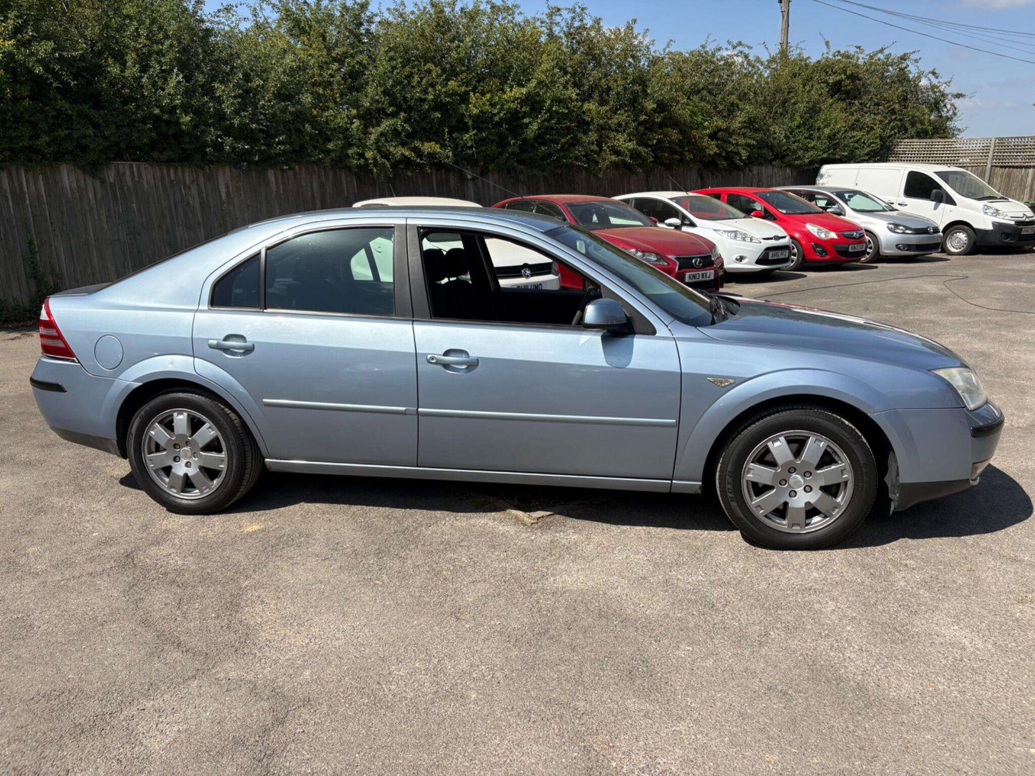 A 2006 FORD MONDEO 2.0 Zetec 5dr A 2006 FORD MONDEO 2.0 Zetec 5dr