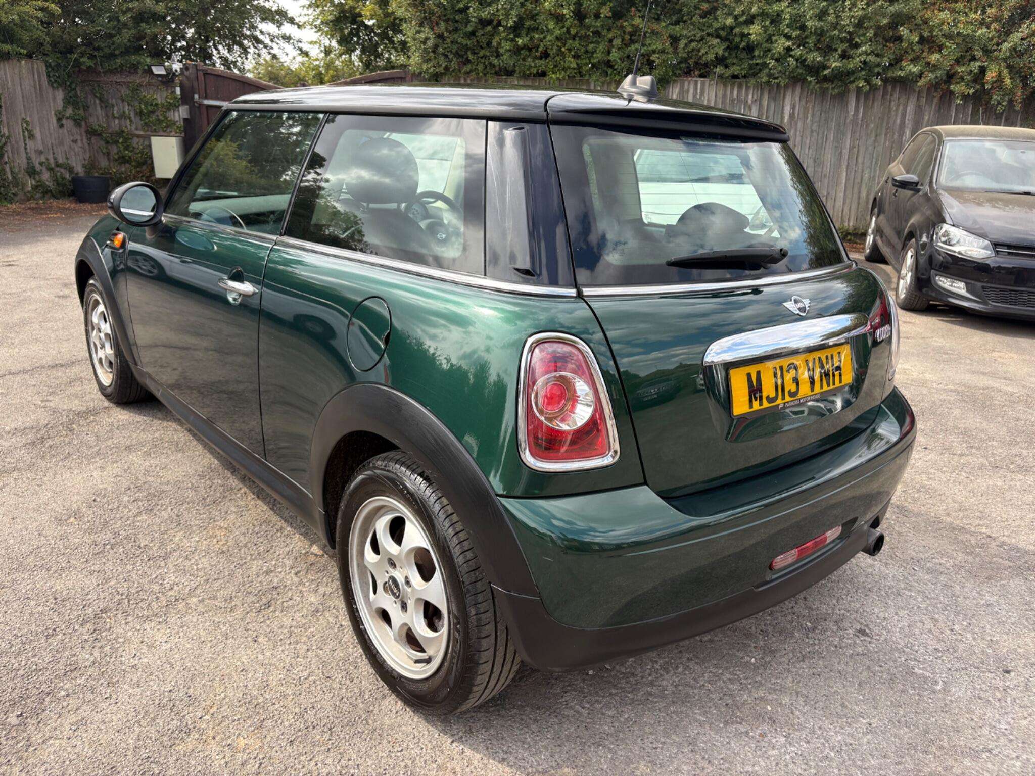 A 2013 MINI HATCH 1.6 Cooper Euro 5 (s/s) 3dr A 2013 MINI HATCH 1.6 Cooper Euro 5 (s/s) 3dr