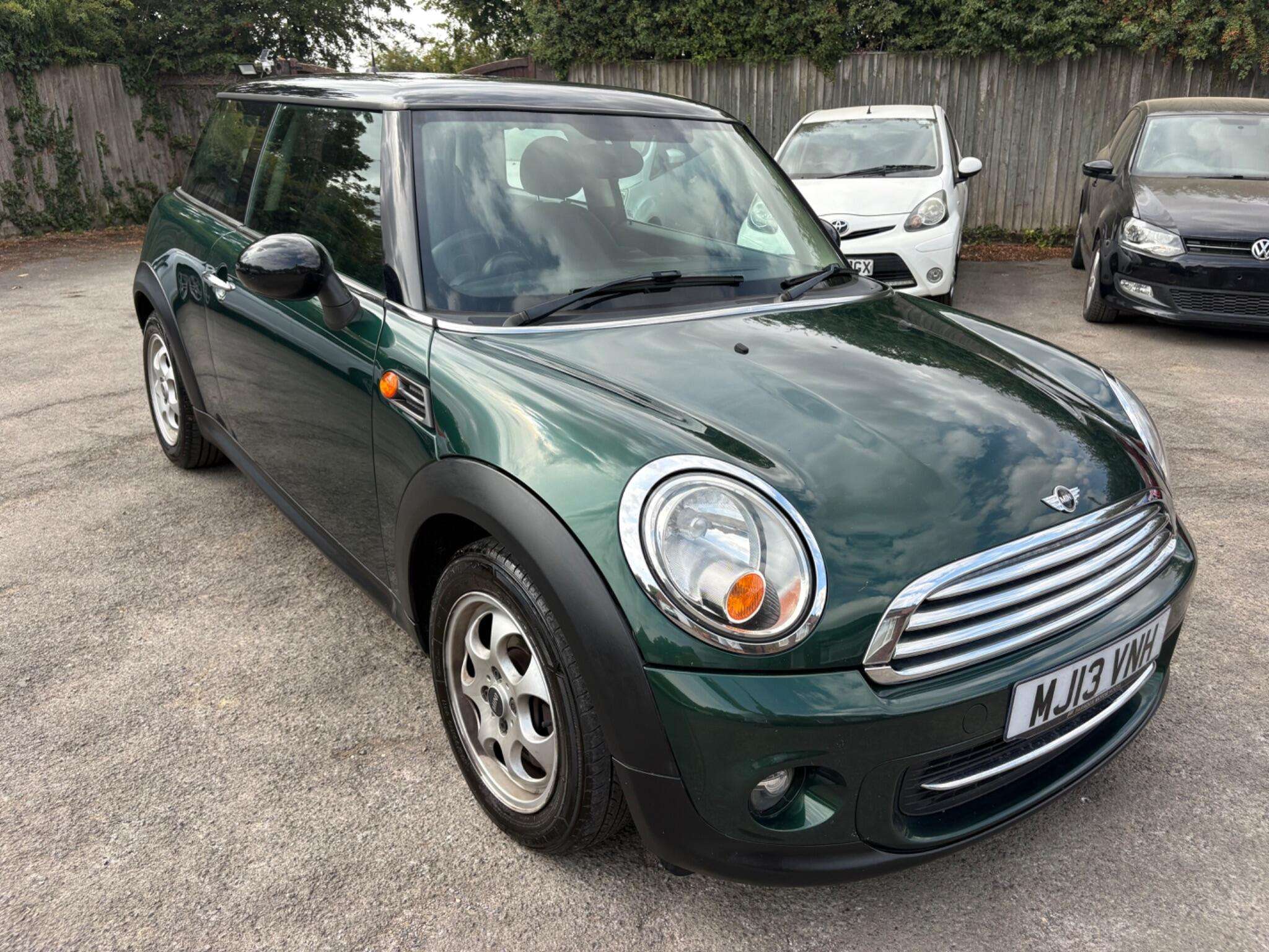 A 2013 MINI HATCH 1.6 Cooper Euro 5 (s/s) 3dr A 2013 MINI HATCH 1.6 Cooper Euro 5 (s/s) 3dr