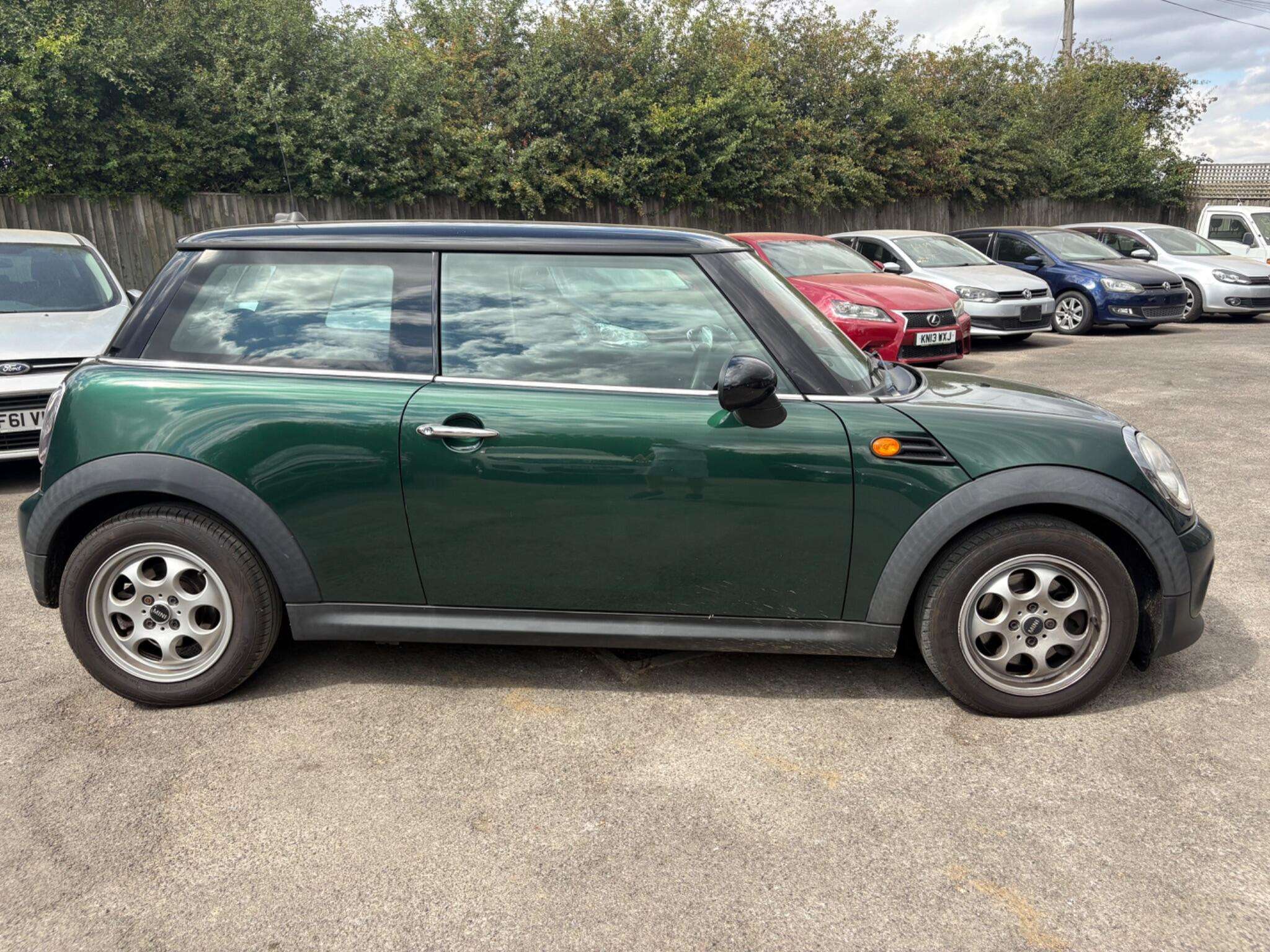 A 2013 MINI HATCH 1.6 Cooper Euro 5 (s/s) 3dr A 2013 MINI HATCH 1.6 Cooper Euro 5 (s/s) 3dr