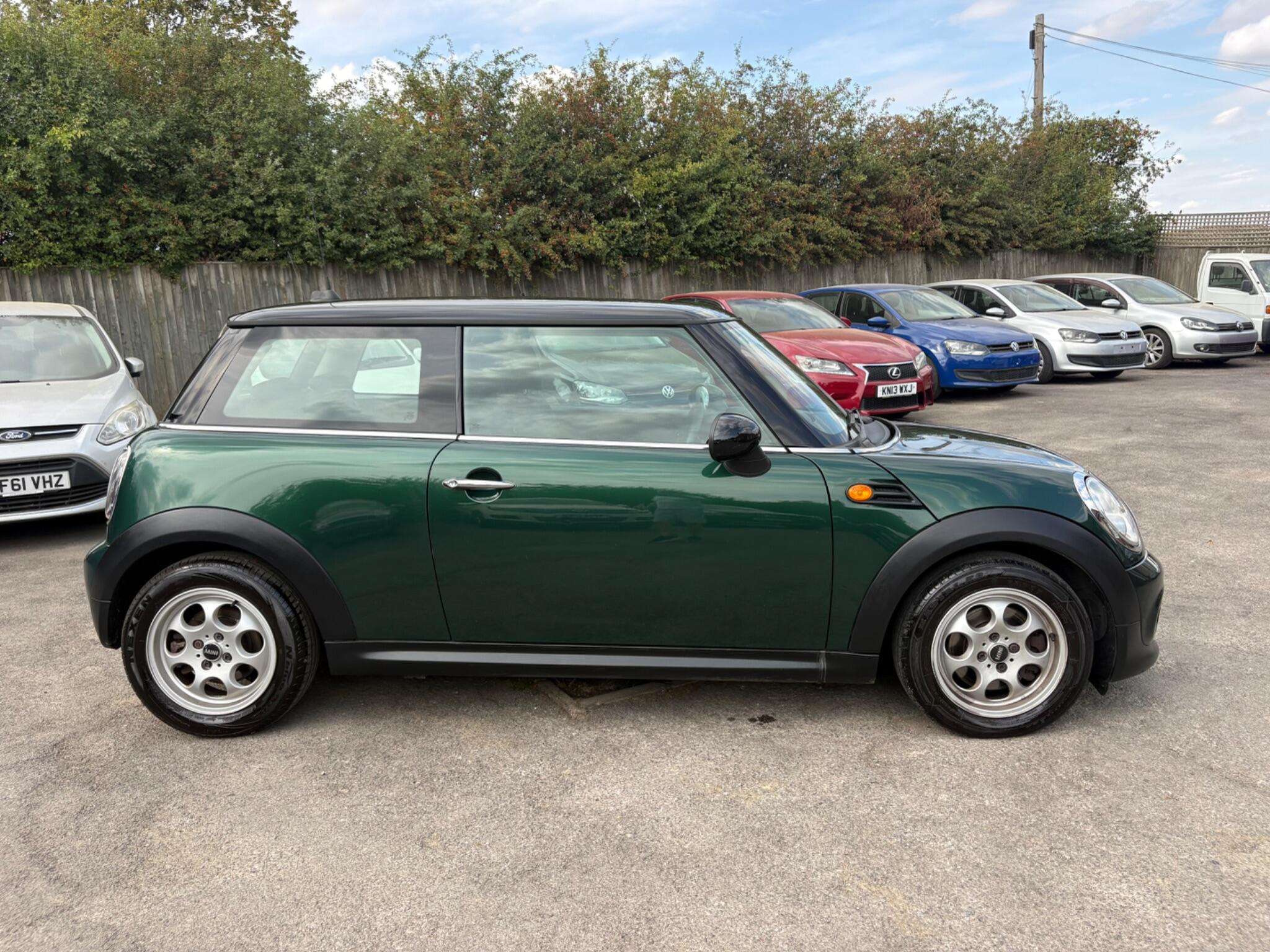 A 2013 MINI HATCH 1.6 Cooper Euro 5 (s/s) 3dr A 2013 MINI HATCH 1.6 Cooper Euro 5 (s/s) 3dr