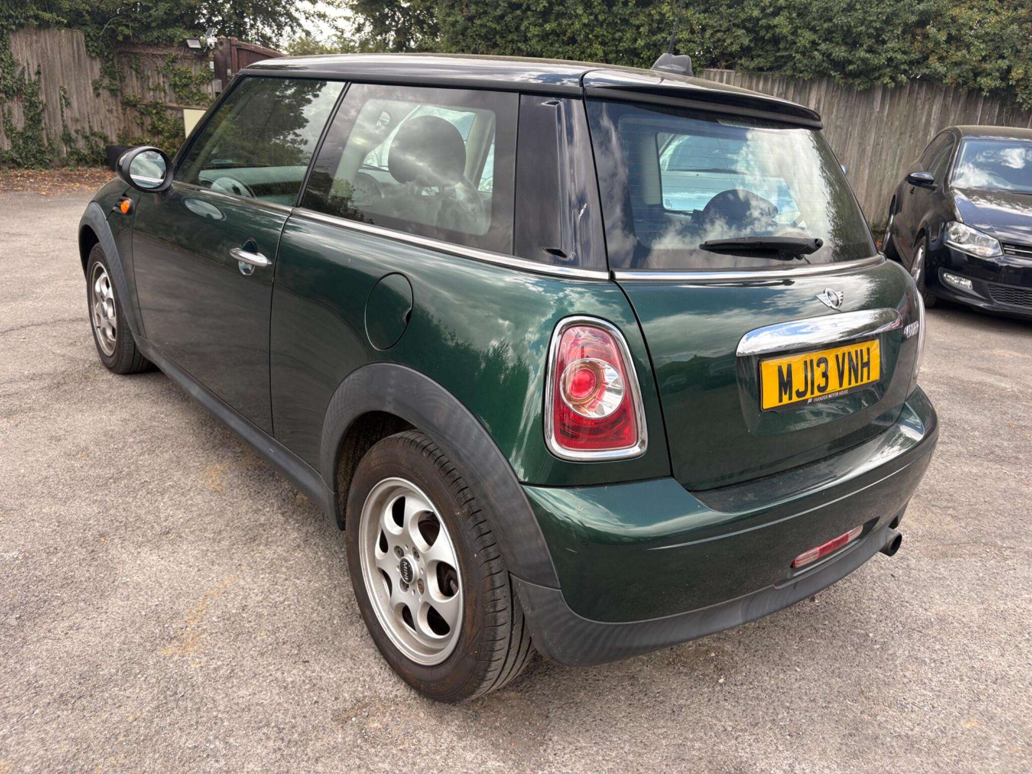A 2013 MINI HATCH 1.6 Cooper Euro 5 (s/s) 3dr A 2013 MINI HATCH 1.6 Cooper Euro 5 (s/s) 3dr