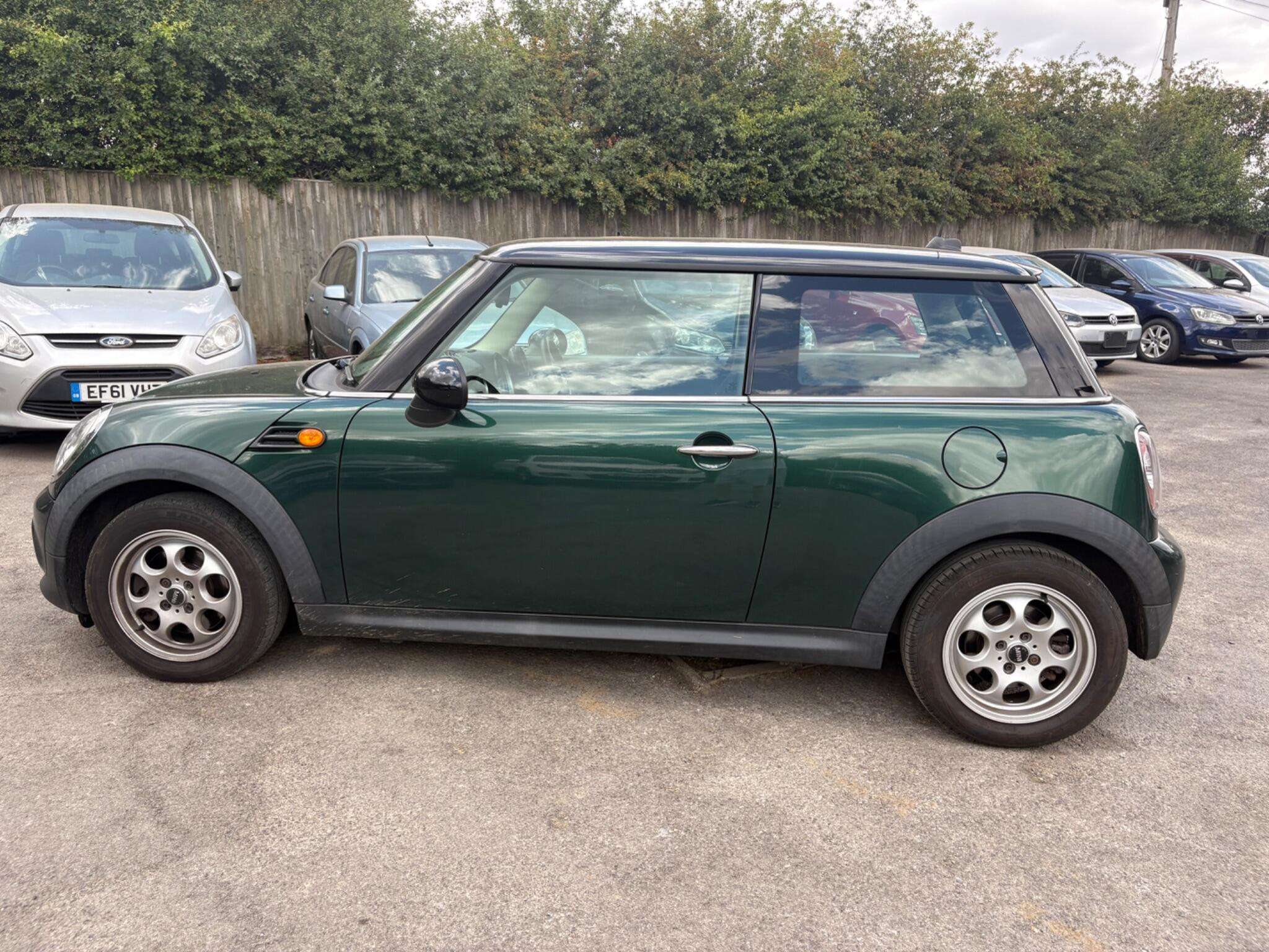 A 2013 MINI HATCH 1.6 Cooper Euro 5 (s/s) 3dr A 2013 MINI HATCH 1.6 Cooper Euro 5 (s/s) 3dr