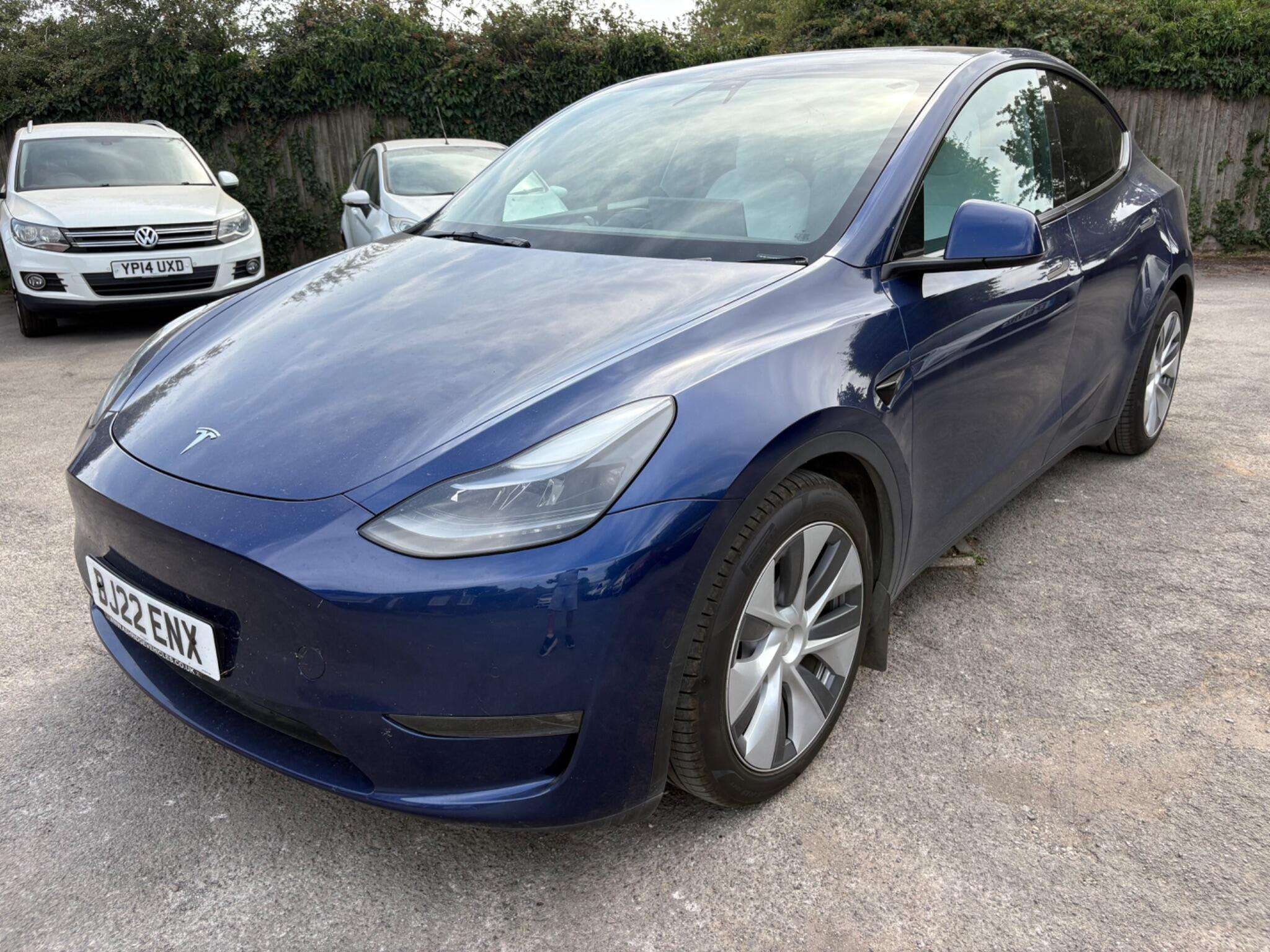 A 2022 TESLA MODEL Y (Dual Motor) Long Range Auto 4WDE 5dr A 2022 TESLA MODEL Y (Dual Motor) Long Range Auto 4WDE 5dr