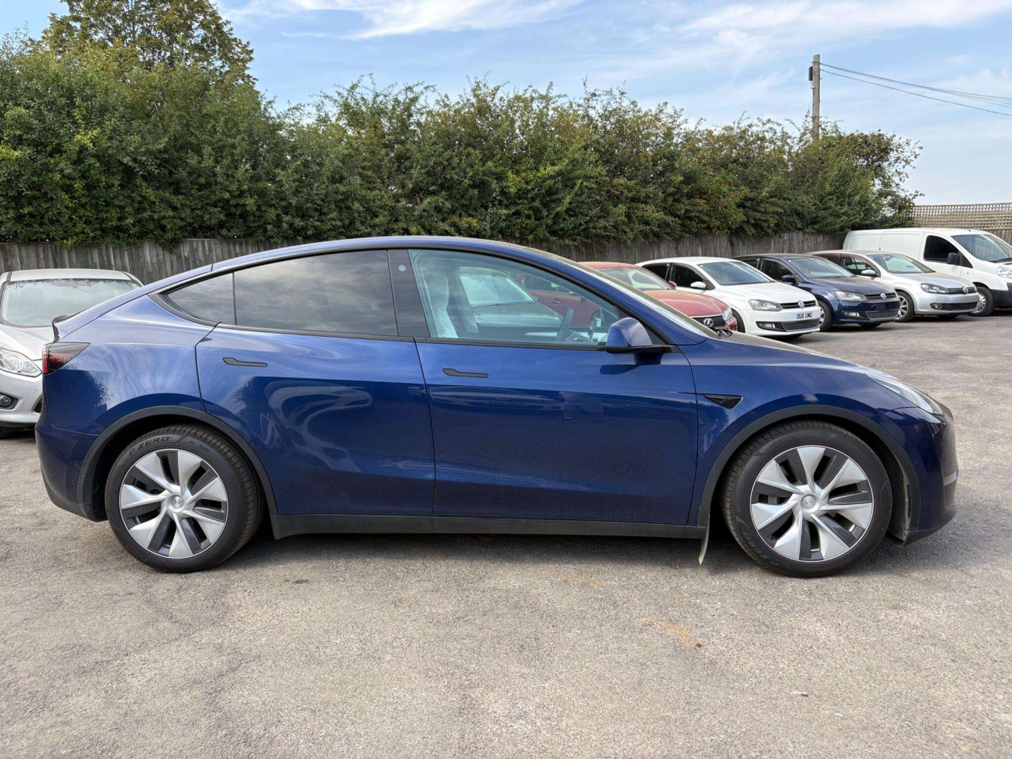 A 2022 TESLA MODEL Y (Dual Motor) Long Range Auto 4WDE 5dr A 2022 TESLA MODEL Y (Dual Motor) Long Range Auto 4WDE 5dr