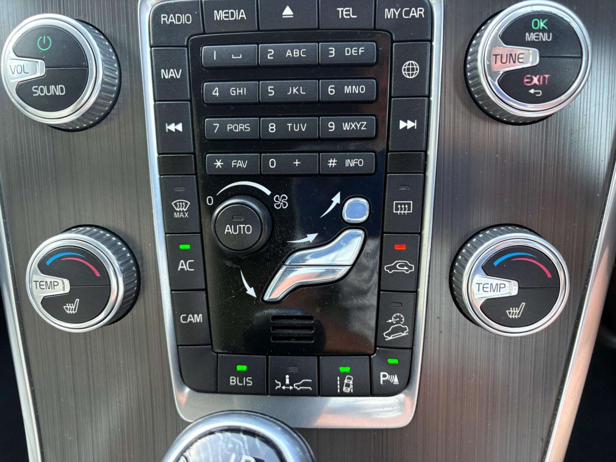 2015 VOLVO XC60 2015 VOLVO XC60