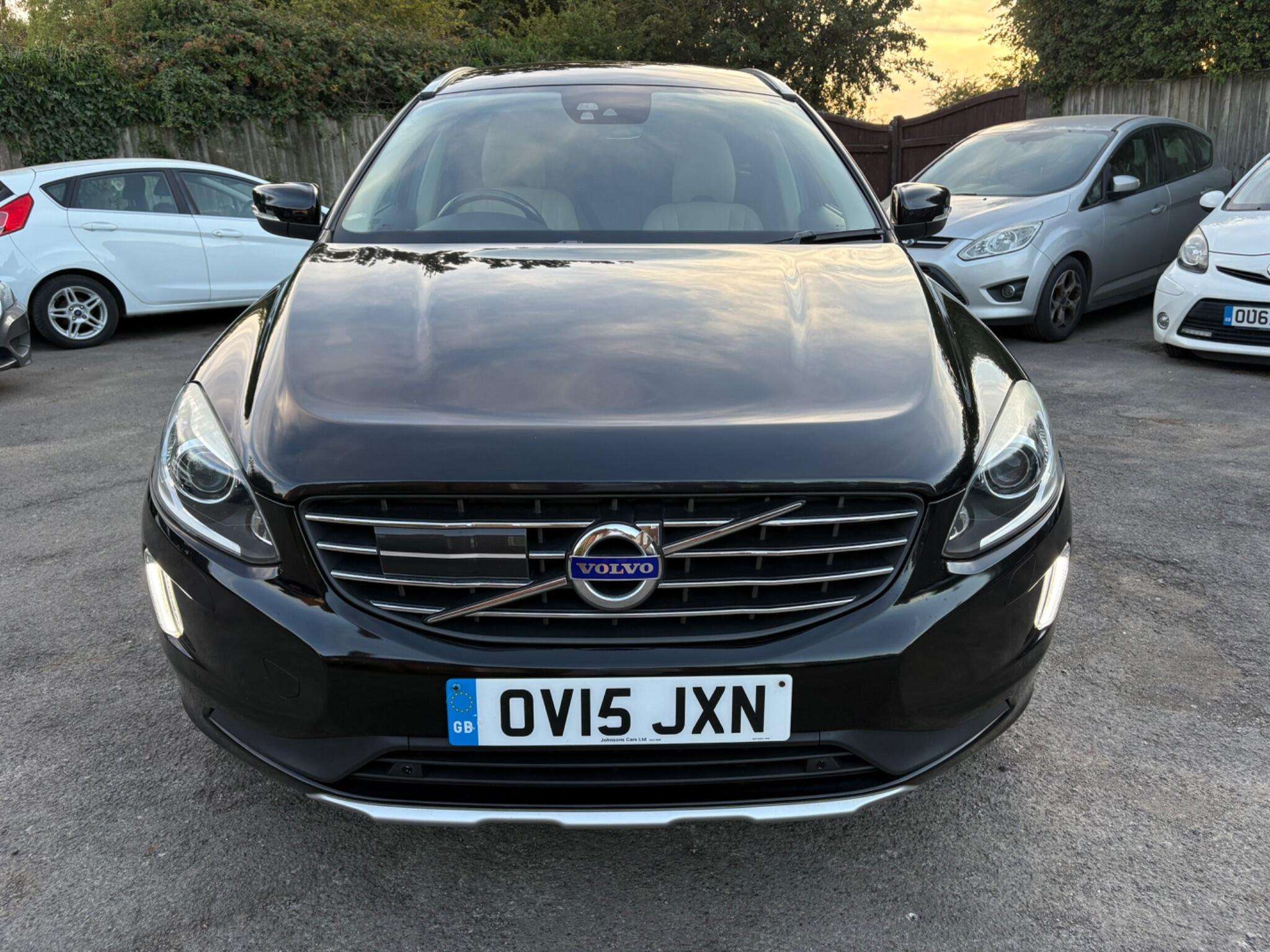 A 2015 VOLVO XC60 2.4 D5 SE Lux Nav Geartronic AWD Euro 5 5dr A 2015 VOLVO XC60 2.4 D5 SE Lux Nav Geartronic AWD Euro 5 5dr