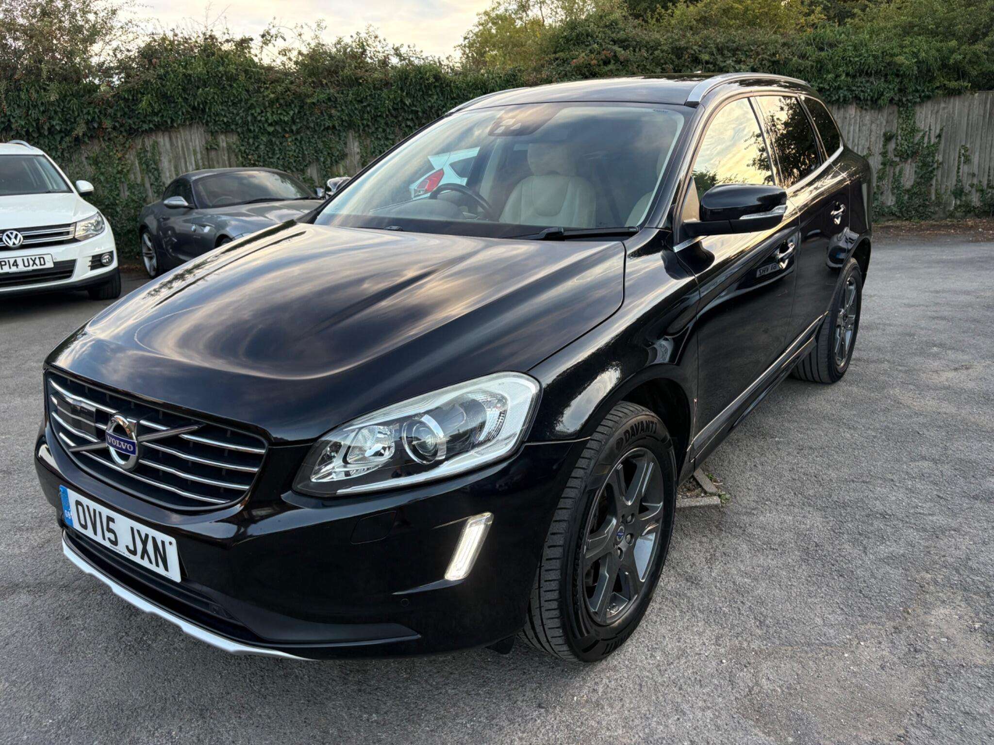 A 2015 VOLVO XC60 2.4 D5 SE Lux Nav Geartronic AWD Euro 5 5dr A 2015 VOLVO XC60 2.4 D5 SE Lux Nav Geartronic AWD Euro 5 5dr