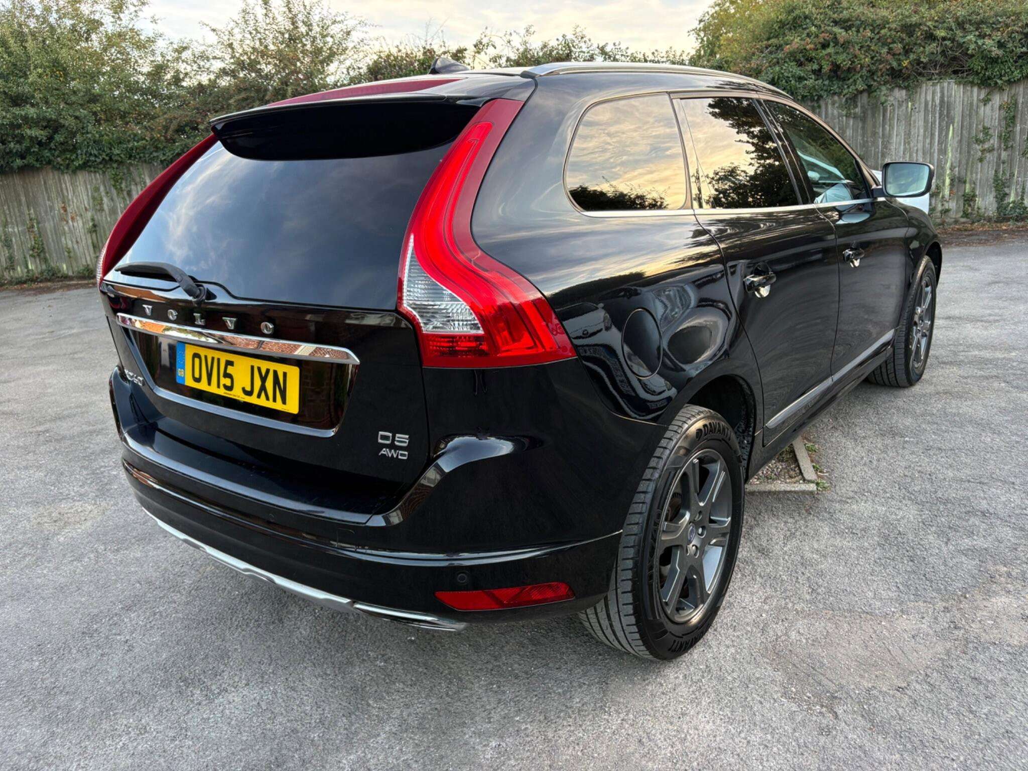 A 2015 VOLVO XC60 2.4 D5 SE Lux Nav Geartronic AWD Euro 5 5dr A 2015 VOLVO XC60 2.4 D5 SE Lux Nav Geartronic AWD Euro 5 5dr
