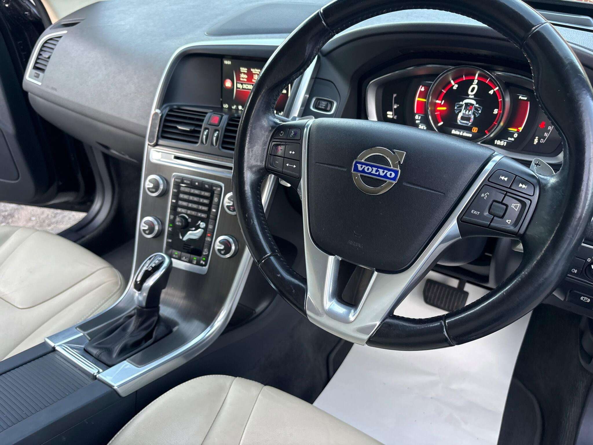 2015 VOLVO XC60 2015 VOLVO XC60