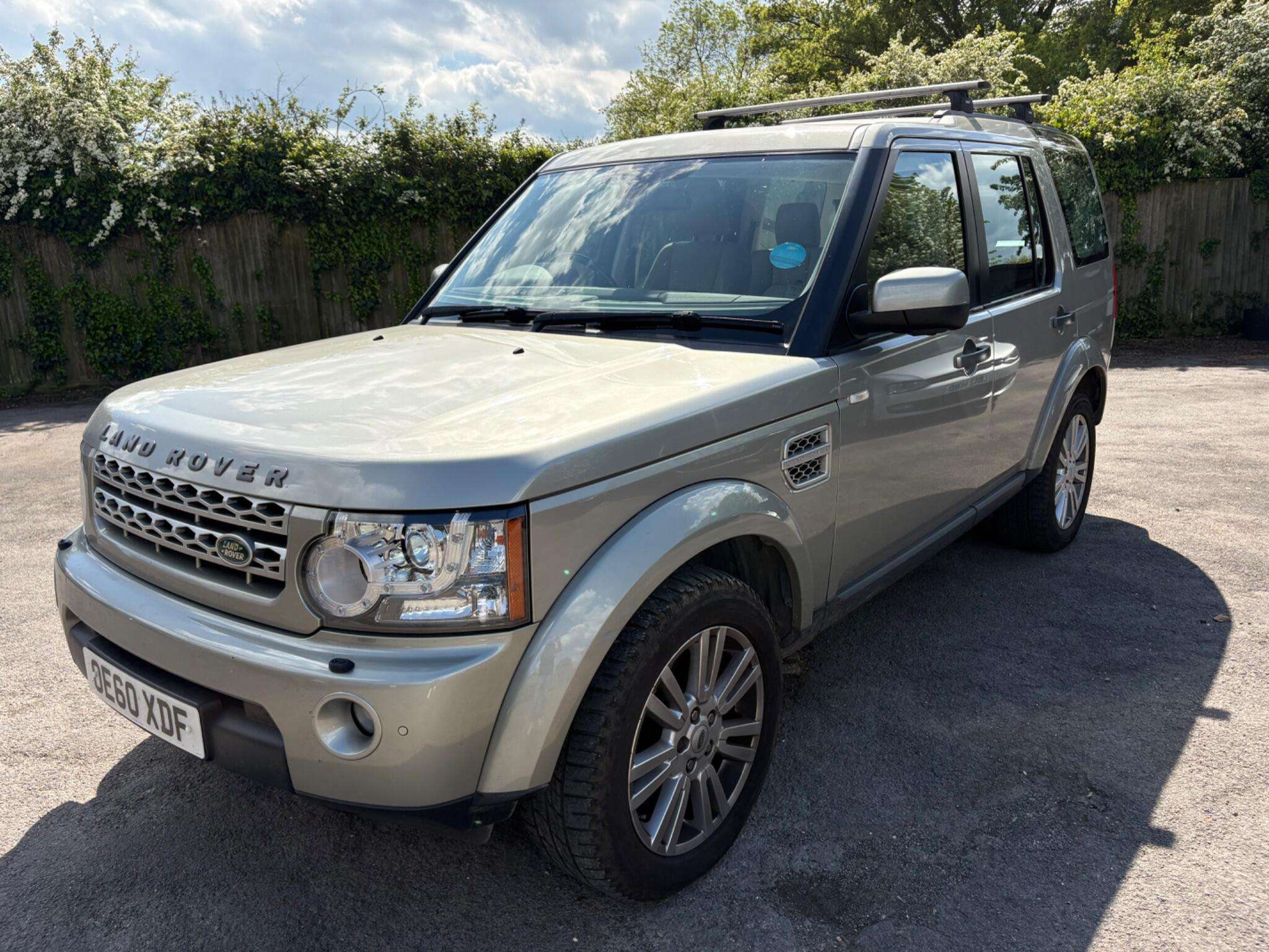 A 2010 LAND ROVER DISCOVERY 4 3.0 SD V6 HSE CommandShift 4WD Euro 5 5dr A 2010 LAND ROVER DISCOVERY 4 3.0 SD V6 HSE CommandShift 4WD Euro 5 5dr