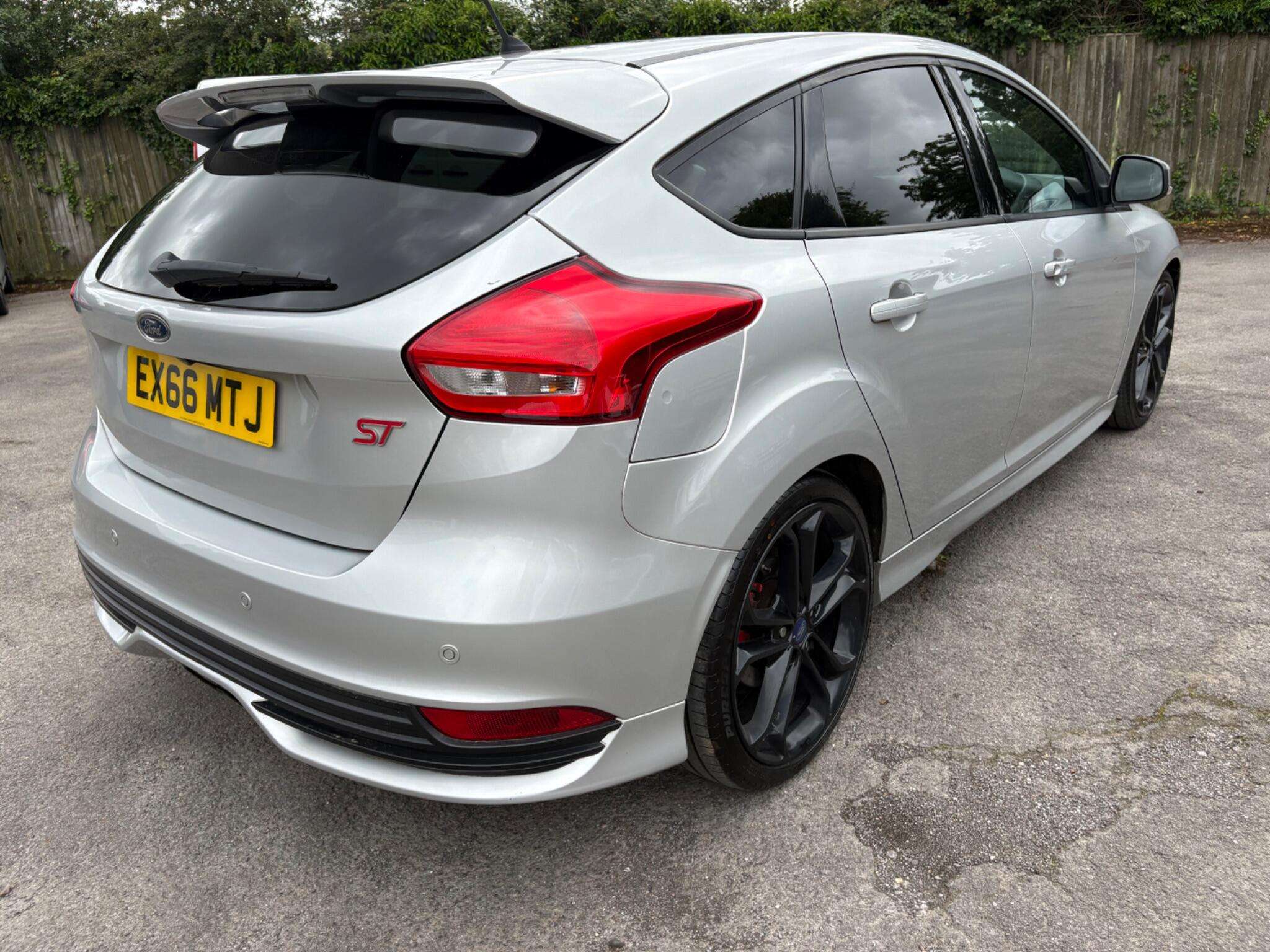 A 2016 FORD FOCUS 2.0T EcoBoost ST-3 Euro 6 (s/s) 5dr A 2016 FORD FOCUS 2.0T EcoBoost ST-3 Euro 6 (s/s) 5dr