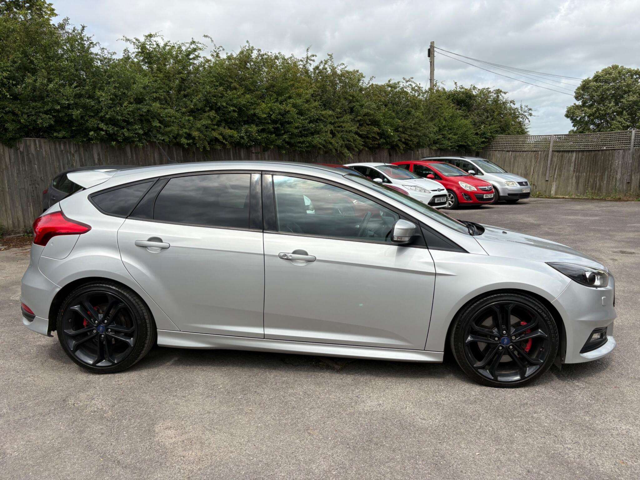 A 2016 FORD FOCUS 2.0T EcoBoost ST-3 Euro 6 (s/s) 5dr A 2016 FORD FOCUS 2.0T EcoBoost ST-3 Euro 6 (s/s) 5dr