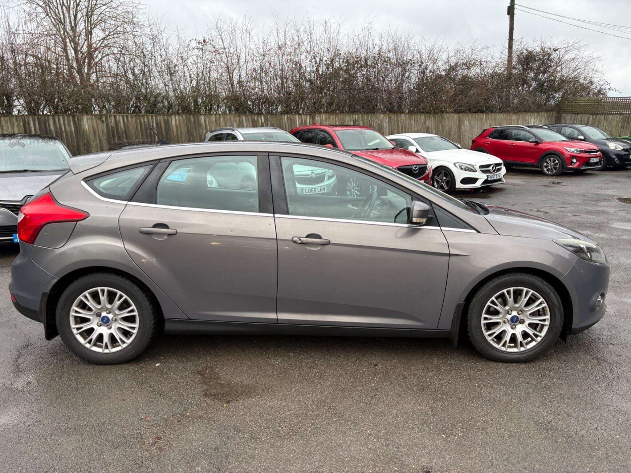 A 2012 FORD FOCUS 1.6T EcoBoost Titanium Euro 5 (s/s) 5dr A 2012 FORD FOCUS 1.6T EcoBoost Titanium Euro 5 (s/s) 5dr