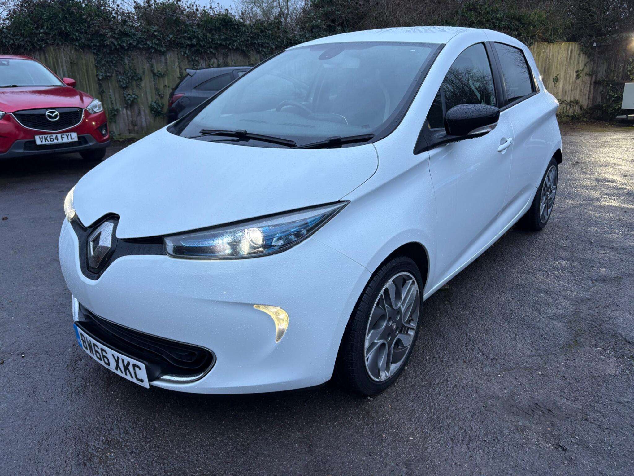 A 2016 RENAULT ZOE 22kWh Dynamique Nav Auto 5dr (Battery Lease) A 2016 RENAULT ZOE 22kWh Dynamique Nav Auto 5dr (Battery Lease)
