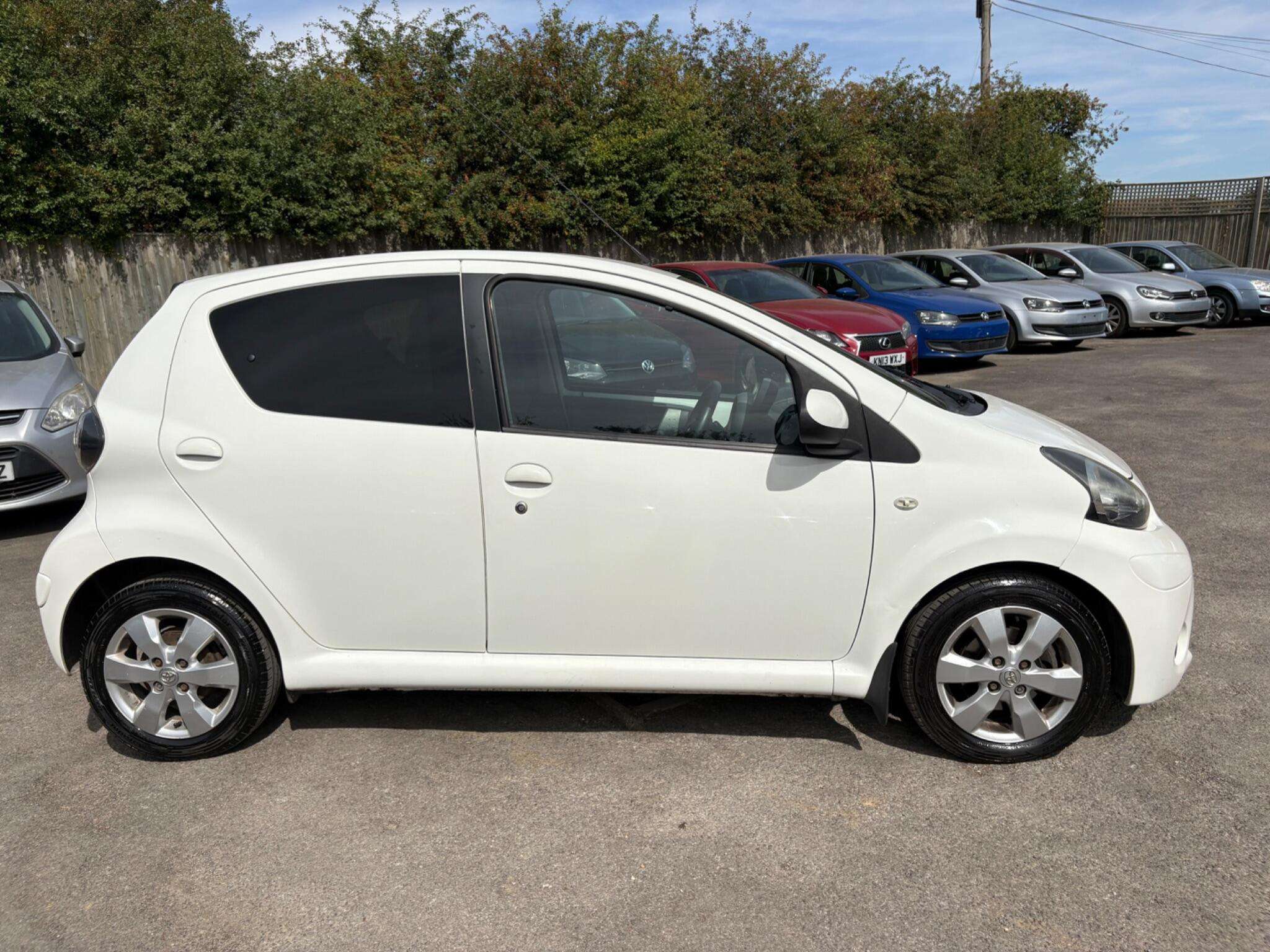 A 2012 TOYOTA AYGO 1.0 VVT-i Fire Euro 5 5dr A 2012 TOYOTA AYGO 1.0 VVT-i Fire Euro 5 5dr