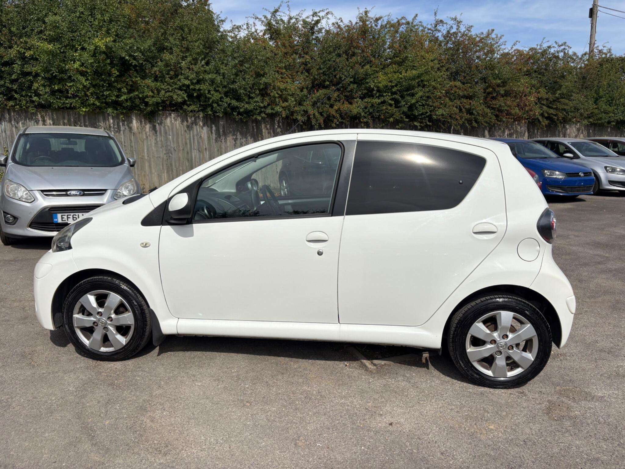A 2012 TOYOTA AYGO 1.0 VVT-i Fire Euro 5 5dr A 2012 TOYOTA AYGO 1.0 VVT-i Fire Euro 5 5dr
