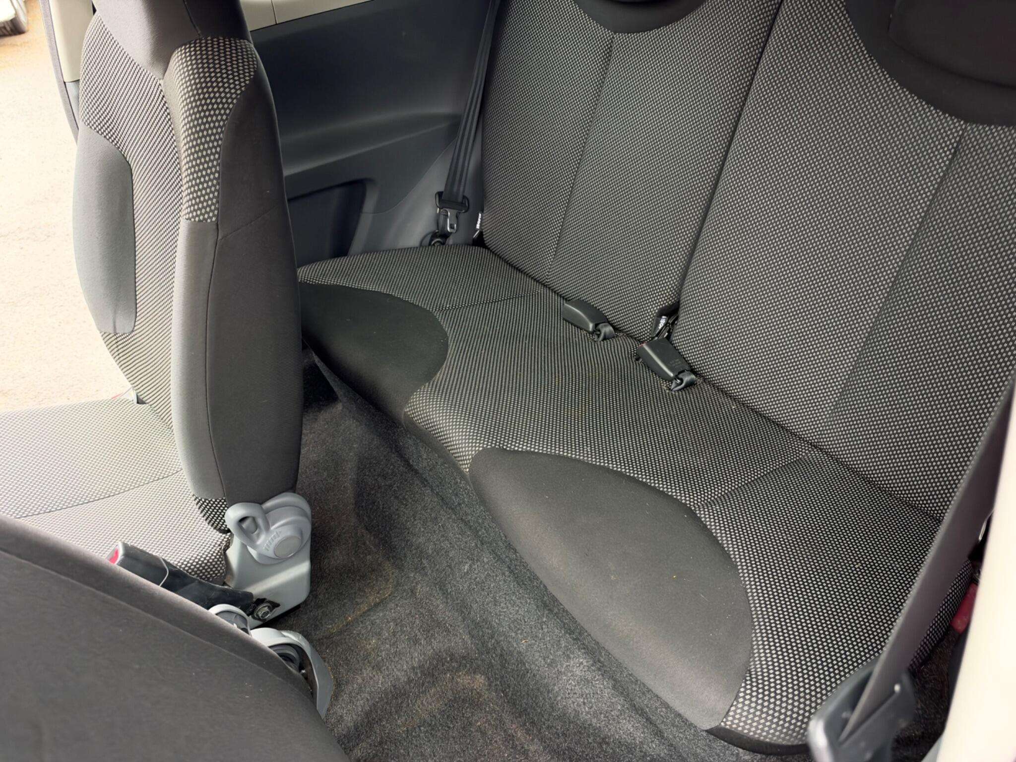 2011 TOYOTA AYGO 2011 TOYOTA AYGO