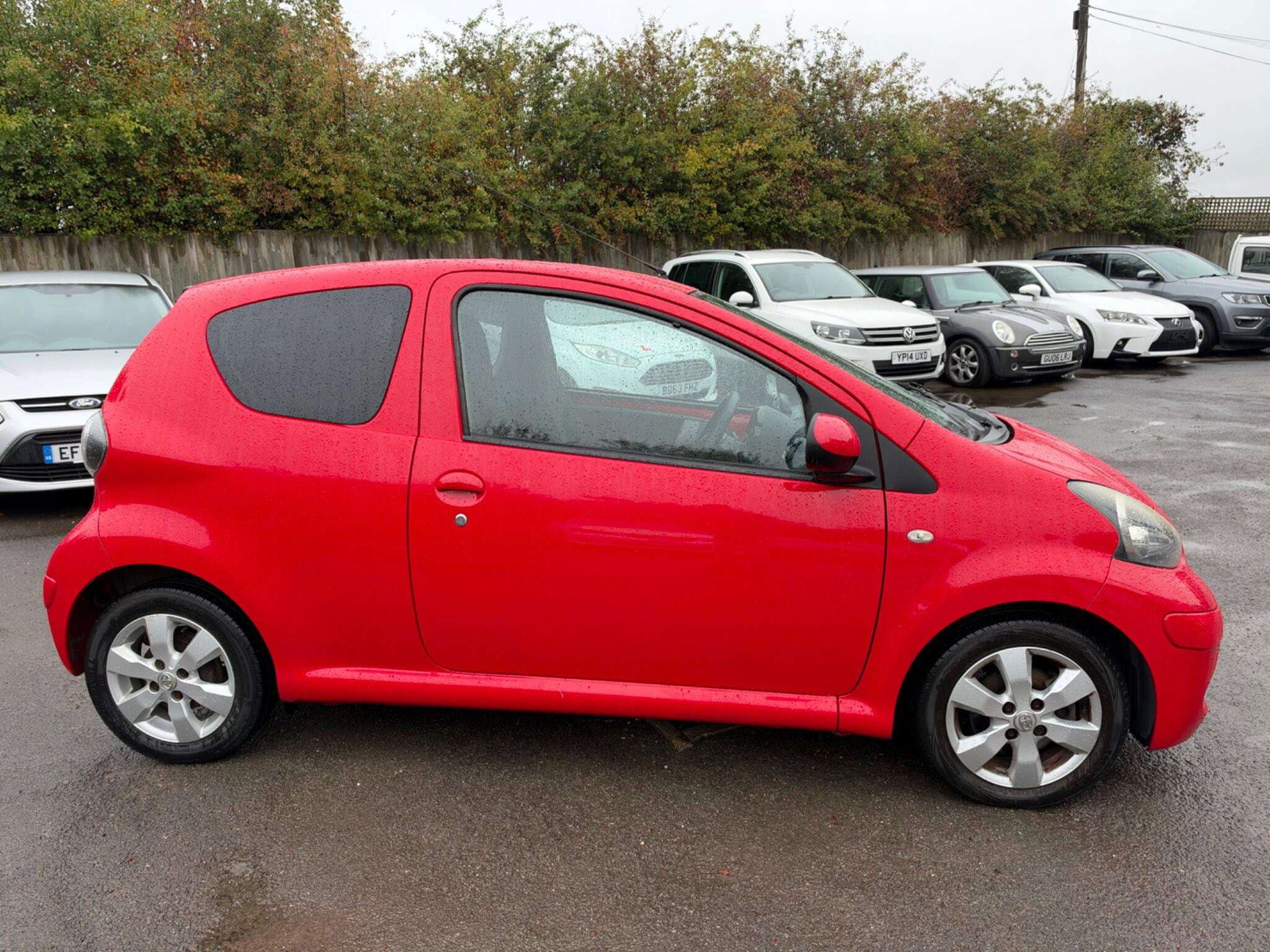 A 2011 TOYOTA AYGO 1.0 VVT-i Go Euro 5 3dr A 2011 TOYOTA AYGO 1.0 VVT-i Go Euro 5 3dr