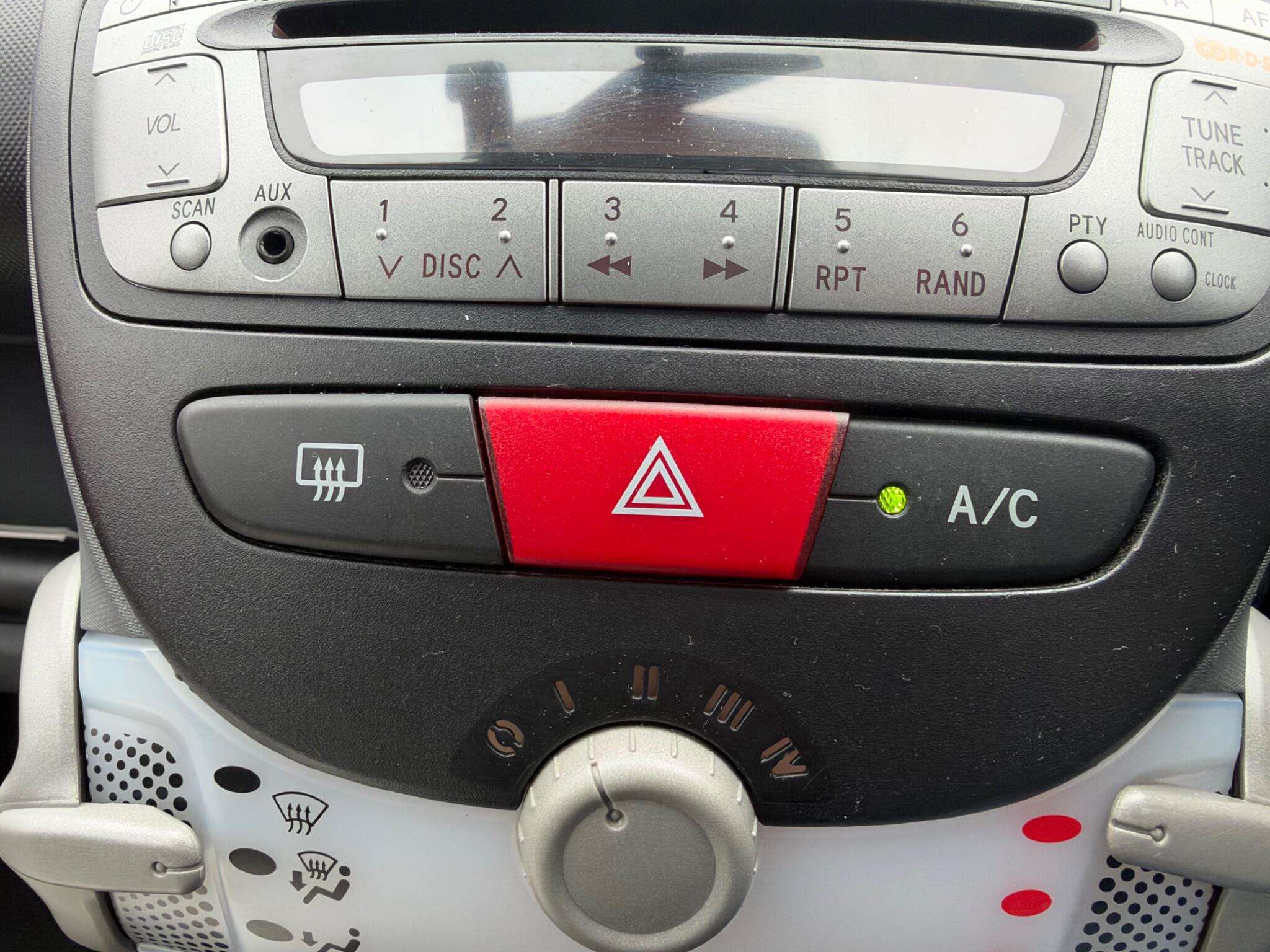 2011 TOYOTA AYGO 2011 TOYOTA AYGO