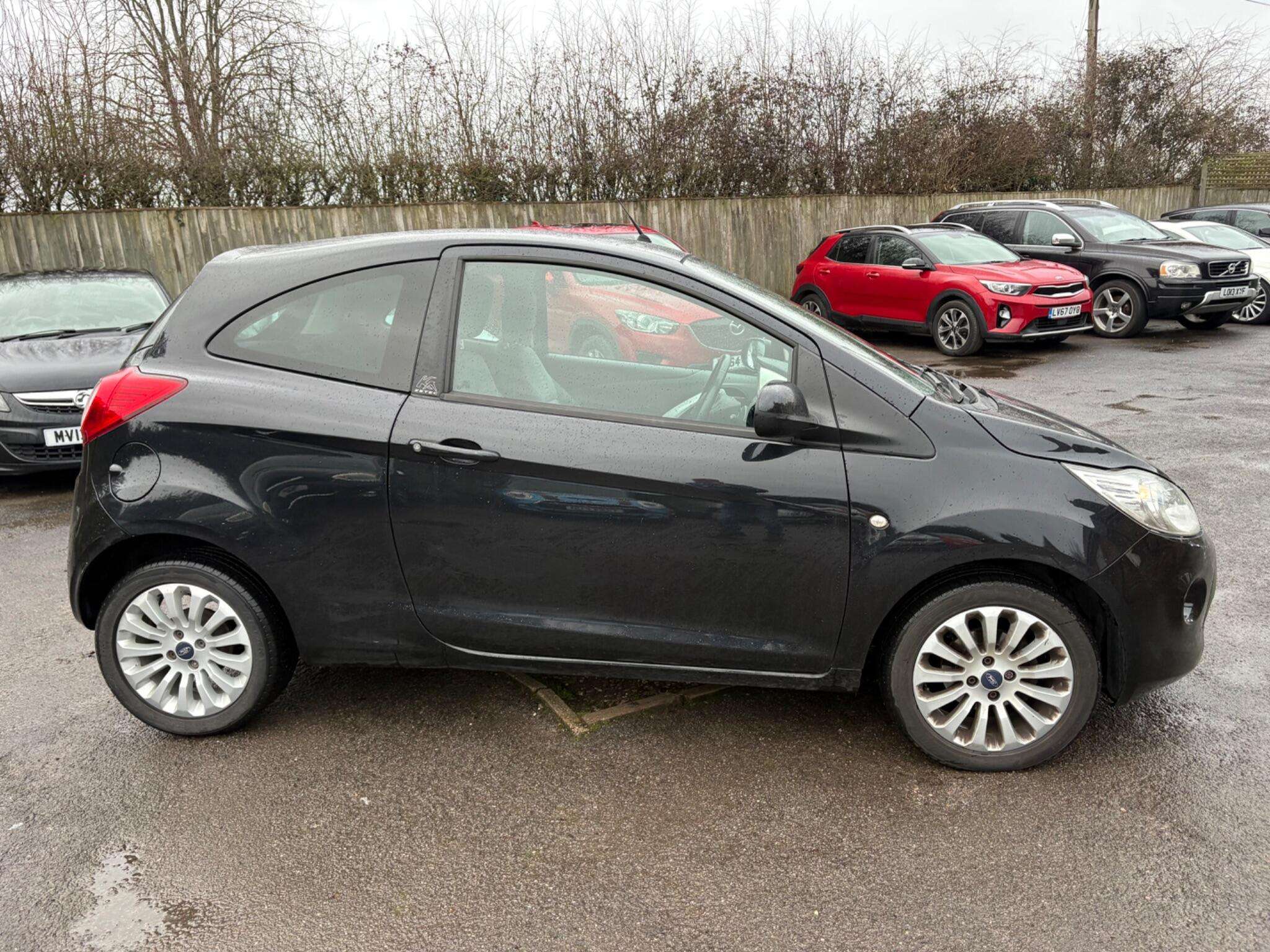 A 2014 FORD KA 1.2 Zetec Euro 5 (s/s) 3dr A 2014 FORD KA 1.2 Zetec Euro 5 (s/s) 3dr