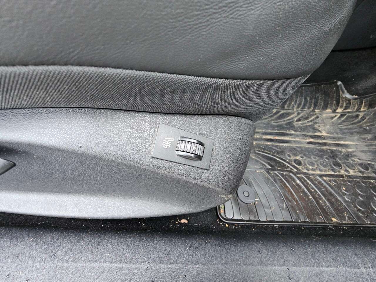 2014 PEUGEOT 208 2014 PEUGEOT 208