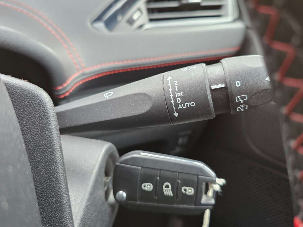 2014 PEUGEOT 208 2014 PEUGEOT 208