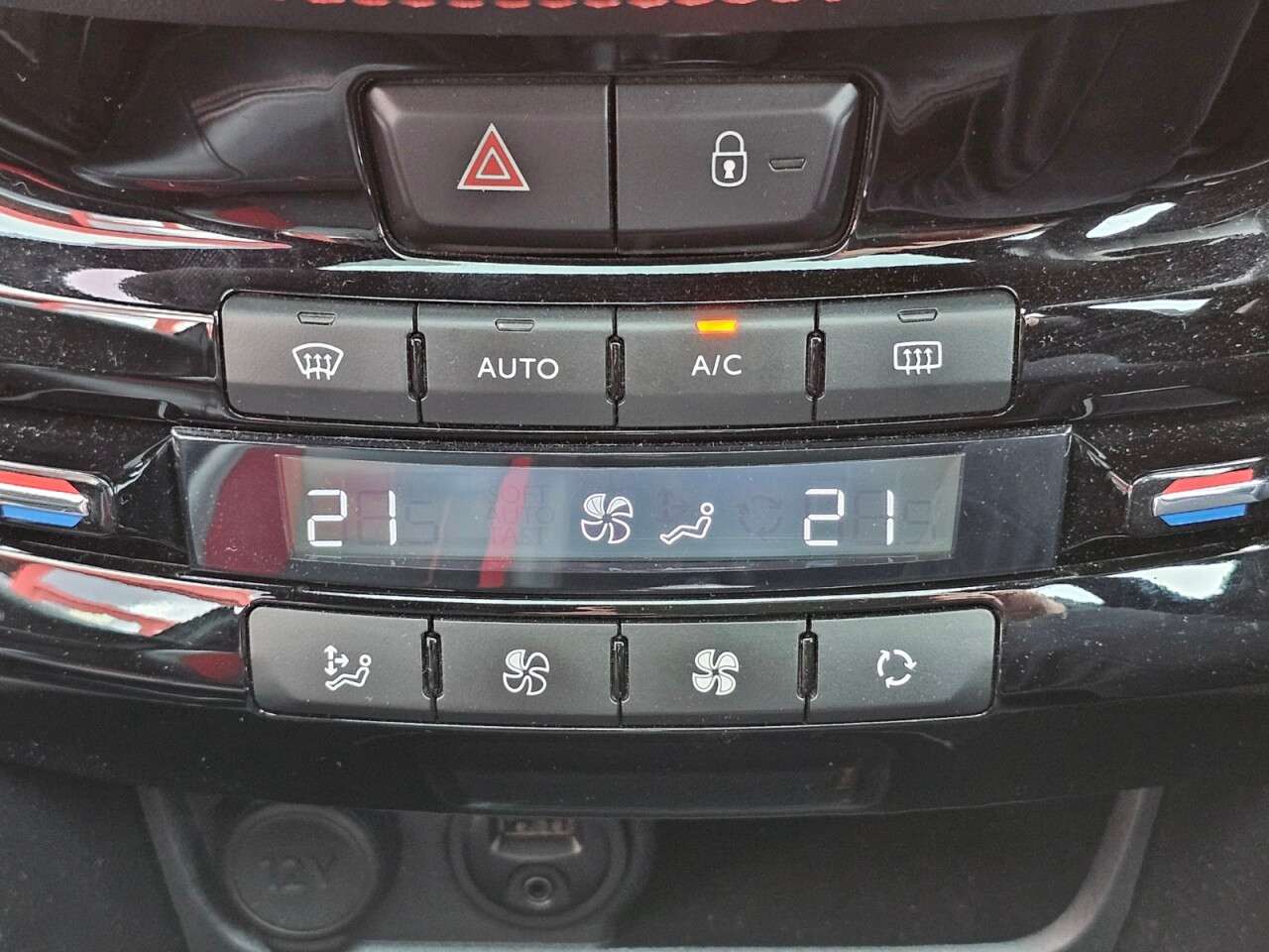 2014 PEUGEOT 208 2014 PEUGEOT 208