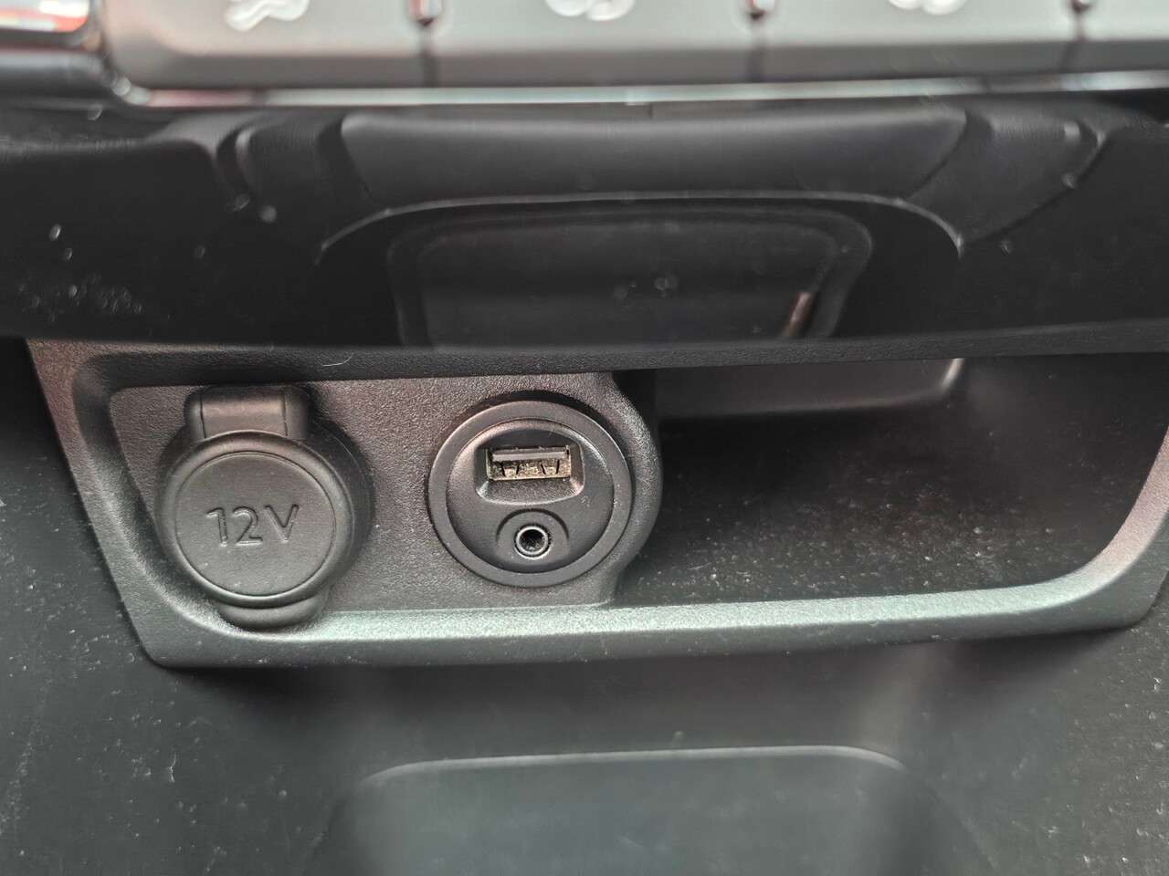 2014 PEUGEOT 208 2014 PEUGEOT 208