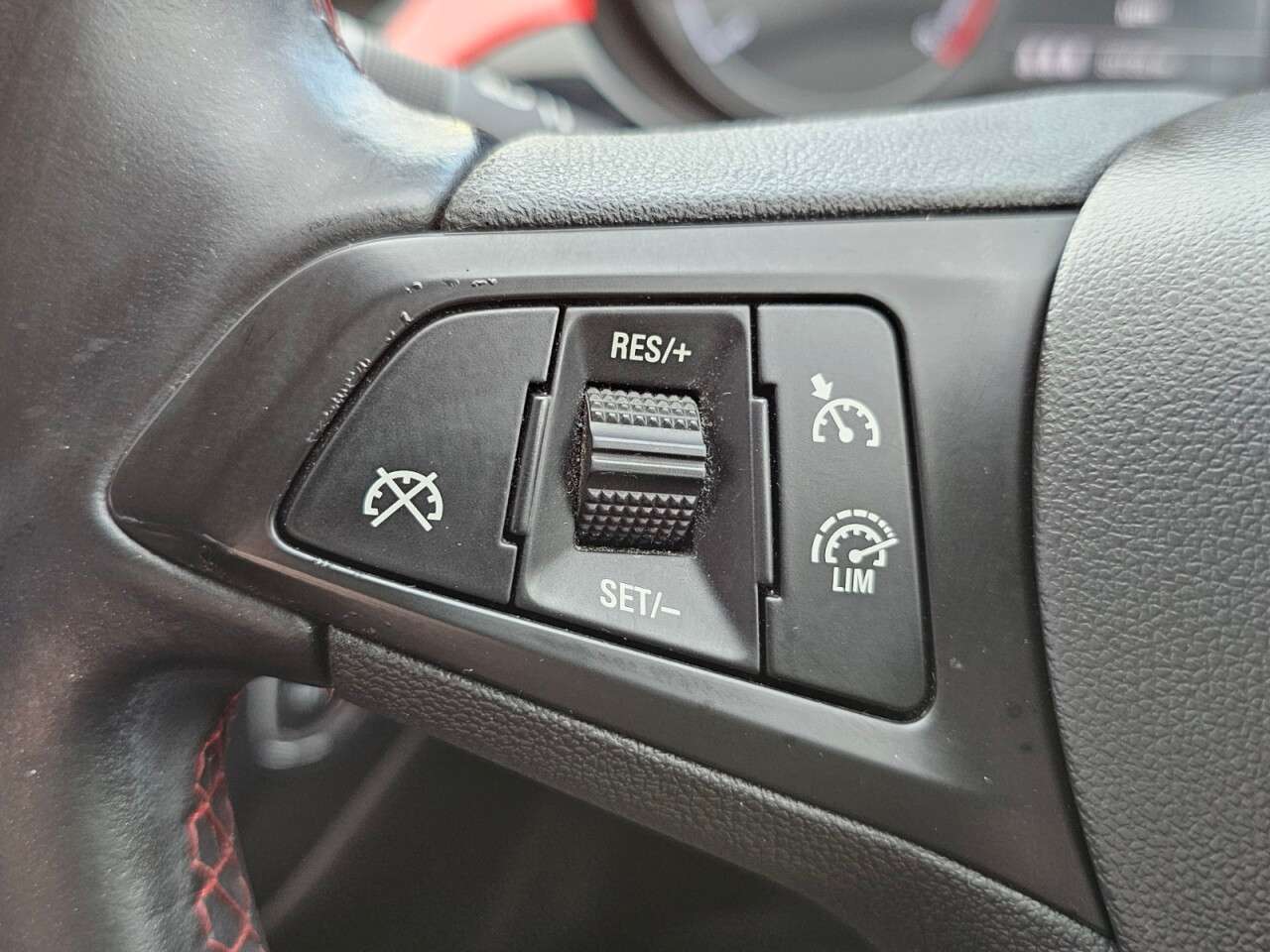 A 2015 VAUXHALL CORSA 1.4i ecoFLEX SRi Hatchback 3dr Petrol Manual Euro 6 (90 ps) A 2015 VAUXHALL CORSA 1.4i ecoFLEX SRi Hatchback 3dr Petrol Manual Euro 6 (90 ps)