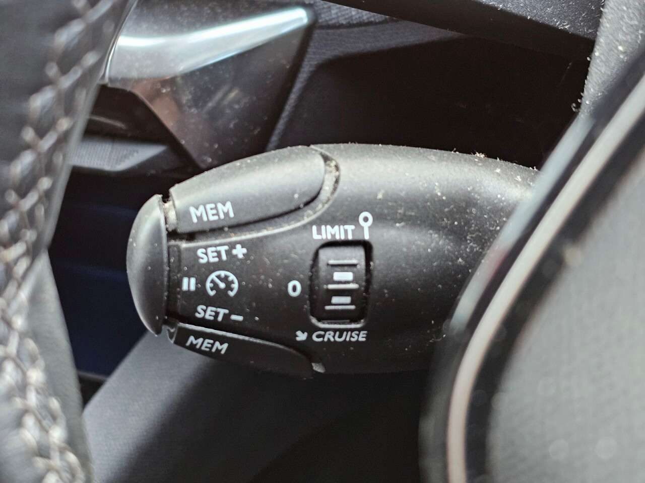 2017 PEUGEOT 3008 2017 PEUGEOT 3008