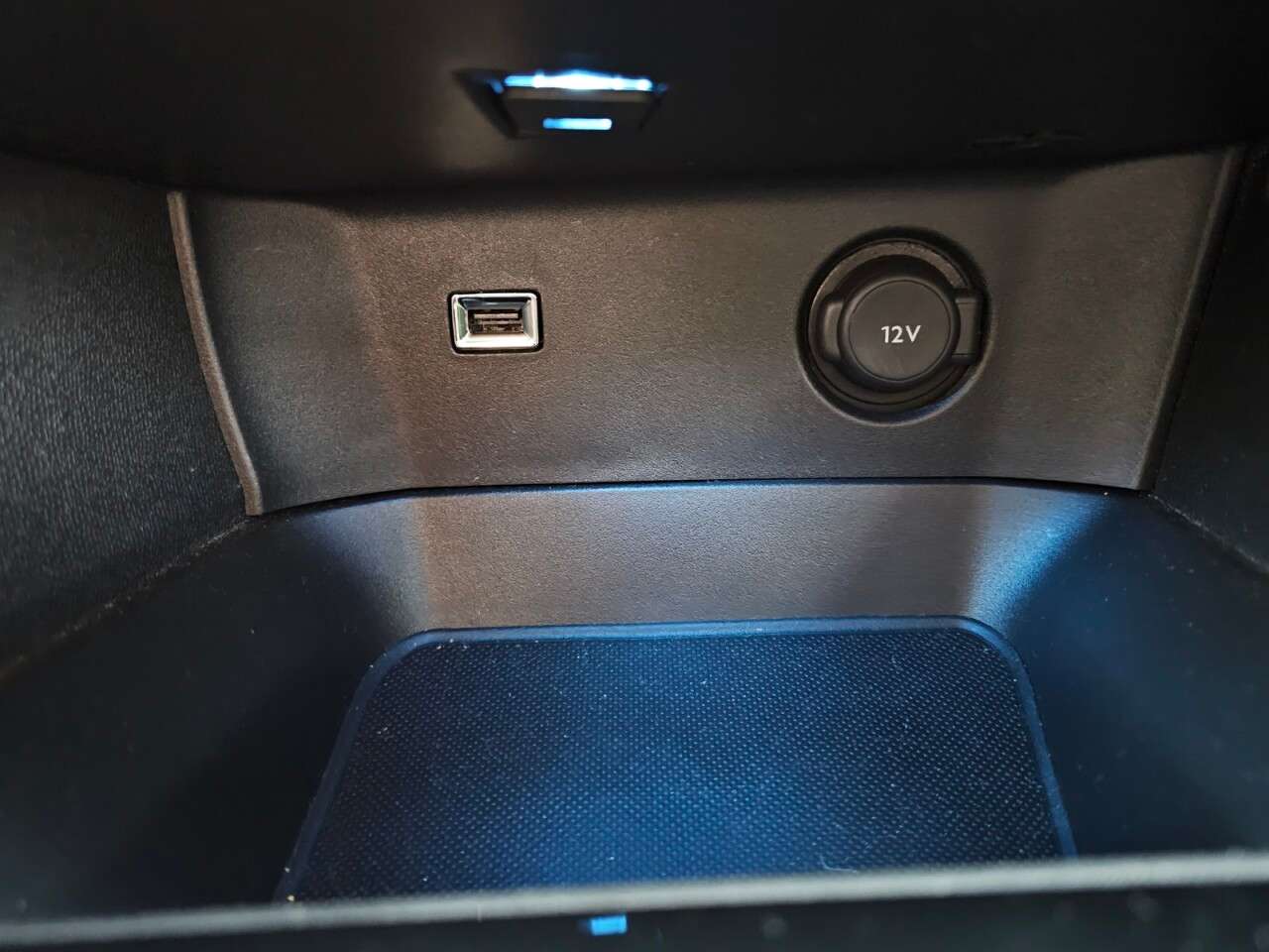 2017 PEUGEOT 3008 2017 PEUGEOT 3008