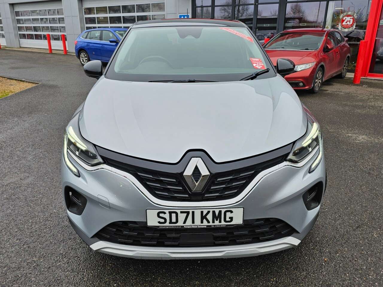 A 2021 RENAULT CAPTUR 1.0 TCe Iconic SUV 5dr Petrol Manual Euro 6 (s/s) (90 ps) A 2021 RENAULT CAPTUR 1.0 TCe Iconic SUV 5dr Petrol Manual Euro 6 (s/s) (90 ps)