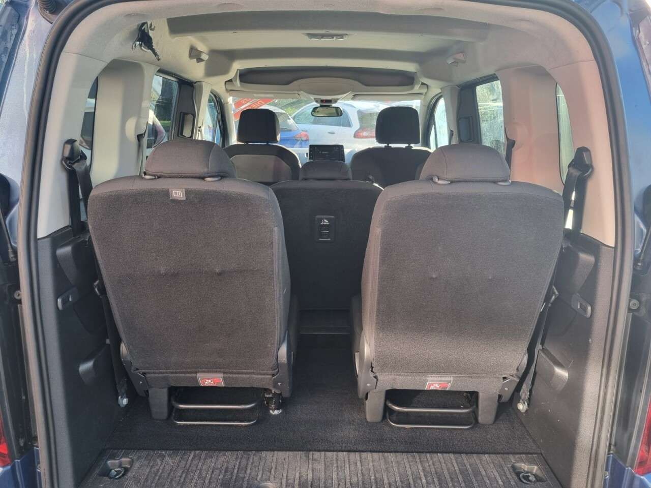 A 2021 VAUXHALL COMBO LIFE 1.5 Turbo D SE MPV 5dr Diesel Manual Euro 6 (s/s) (7 Seat) (100 ps) A 2021 VAUXHALL COMBO LIFE 1.5 Turbo D SE MPV 5dr Diesel Manual Euro 6 (s/s) (7 Seat) (100 ps)