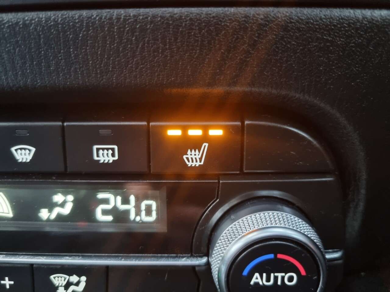 A 2019 MAZDA CX-5 2.0 SKYACTIV-G Sport Nav+ SUV 5dr Petrol Auto Euro 6 (s/s) (165 ps) A 2019 MAZDA CX-5 2.0 SKYACTIV-G Sport Nav+ SUV 5dr Petrol Auto Euro 6 (s/s) (165 ps)