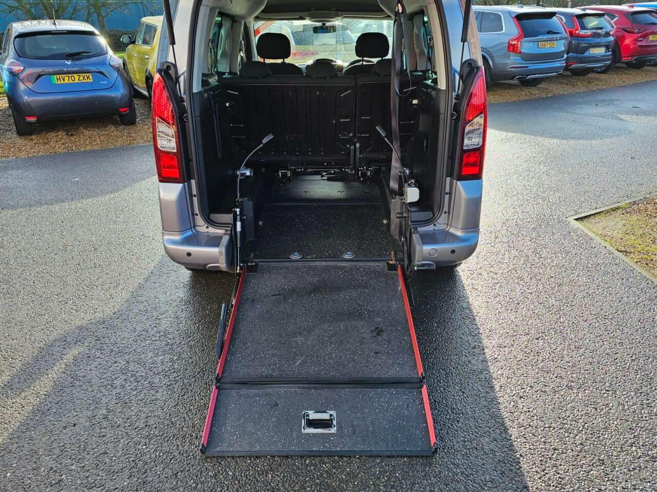 A 2018 PEUGEOT PARTNER 1.6L 5d 75 BHP A 2018 PEUGEOT PARTNER 1.6L 5d 75 BHP