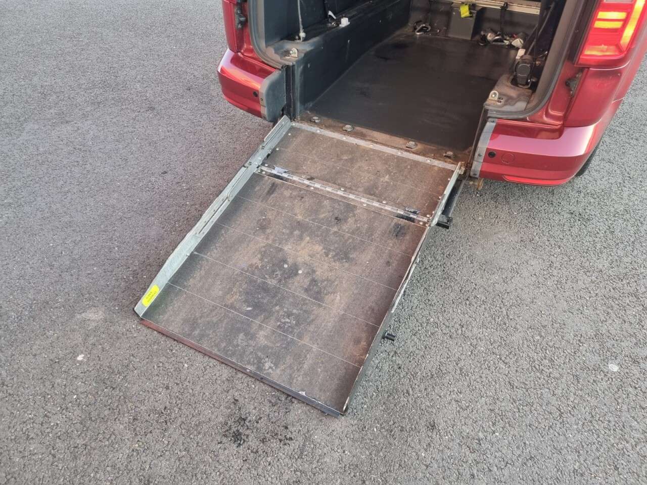 A 2018 VOLKSWAGEN CADDY MAXI LIFE 2.0 TDI BlueMotion Tech MPV 5dr Diesel DSG Euro 6 (s/s) (102 ps) A 2018 VOLKSWAGEN CADDY MAXI LIFE 2.0 TDI BlueMotion Tech MPV 5dr Diesel DSG Euro 6 (s/s) (102 ps)