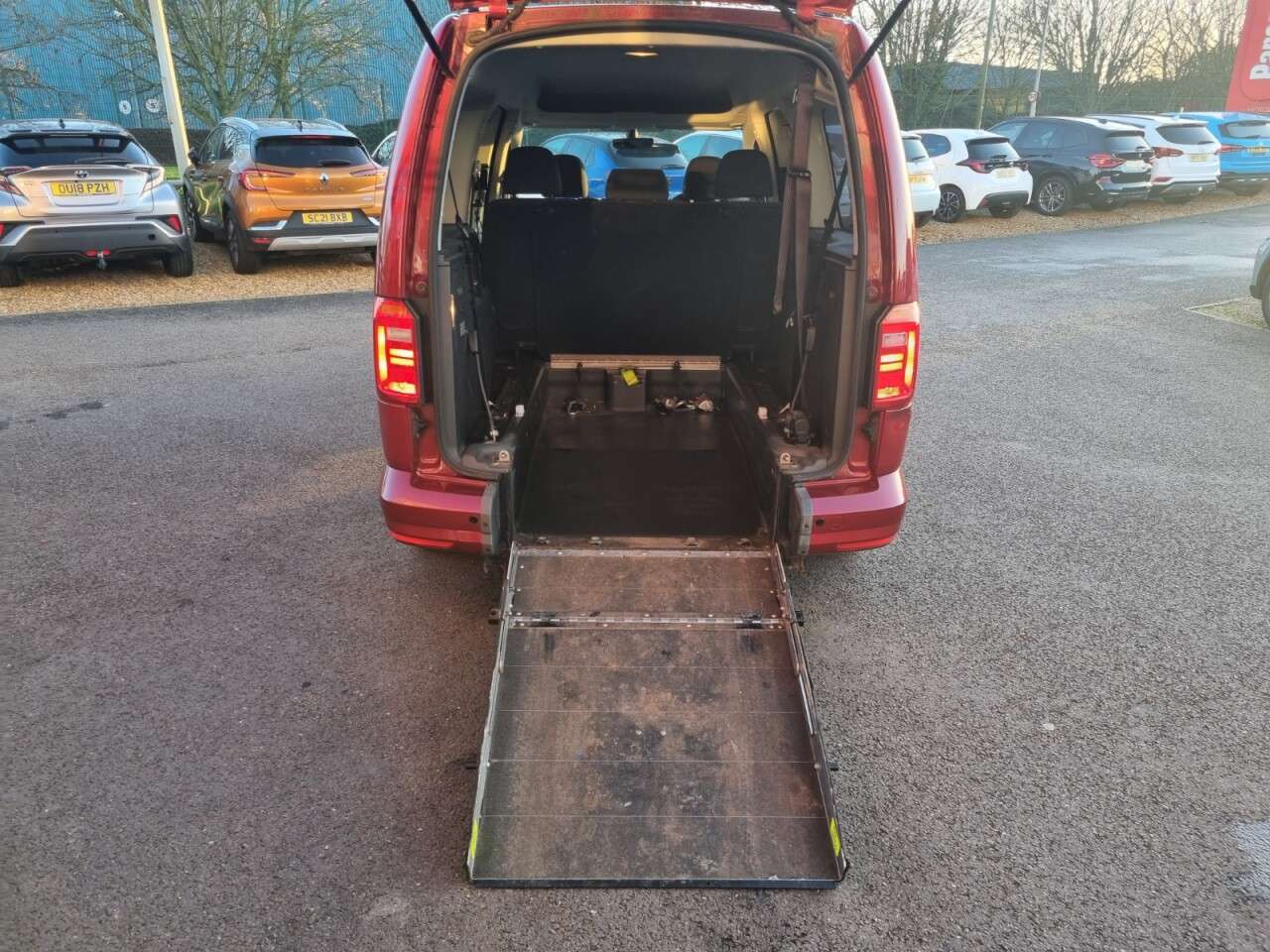 A 2018 VOLKSWAGEN CADDY MAXI LIFE 2.0 TDI BlueMotion Tech MPV 5dr Diesel DSG Euro 6 (s/s) (102 ps) A 2018 VOLKSWAGEN CADDY MAXI LIFE 2.0 TDI BlueMotion Tech MPV 5dr Diesel DSG Euro 6 (s/s) (102 ps)