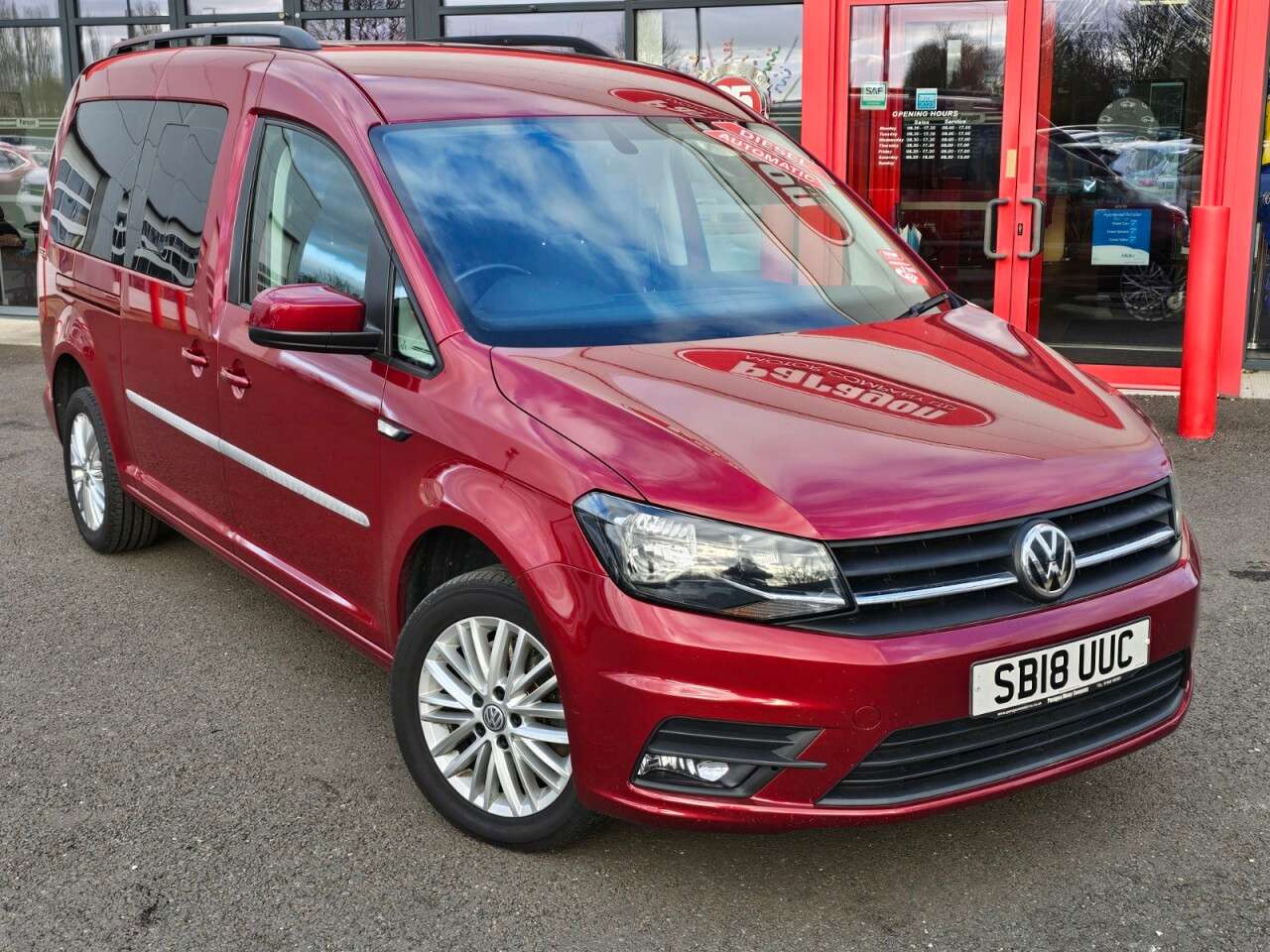 A 2018 VOLKSWAGEN CADDY MAXI LIFE 2.0 TDI BlueMotion Tech MPV 5dr Diesel DSG Euro 6 (s/s) (102 ps) A 2018 VOLKSWAGEN CADDY MAXI LIFE 2.0 TDI BlueMotion Tech MPV 5dr Diesel DSG Euro 6 (s/s) (102 ps)